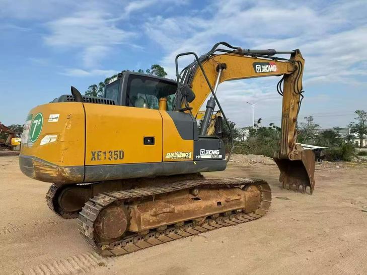 Buy XCMG XE135D Used Excavator / 1