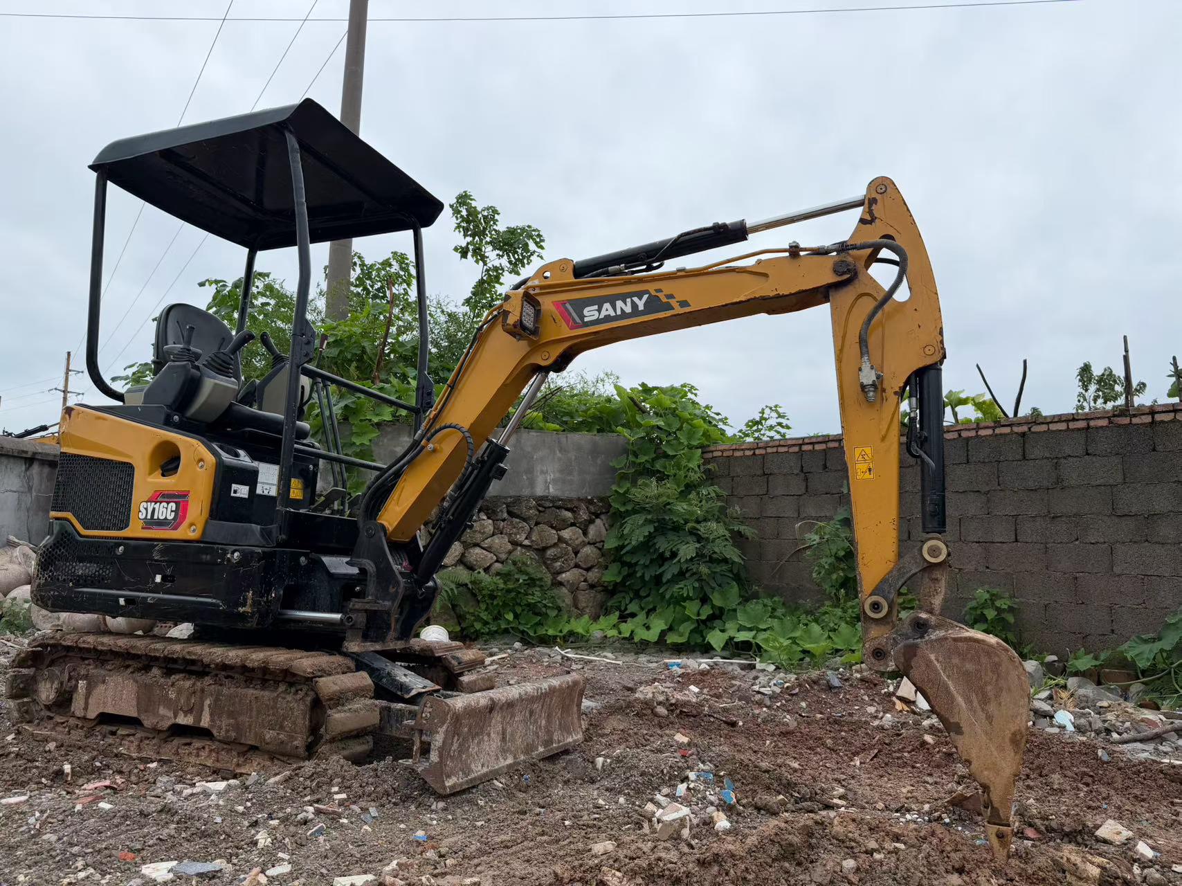 Buy Sany SY16C Used Excavator / 6