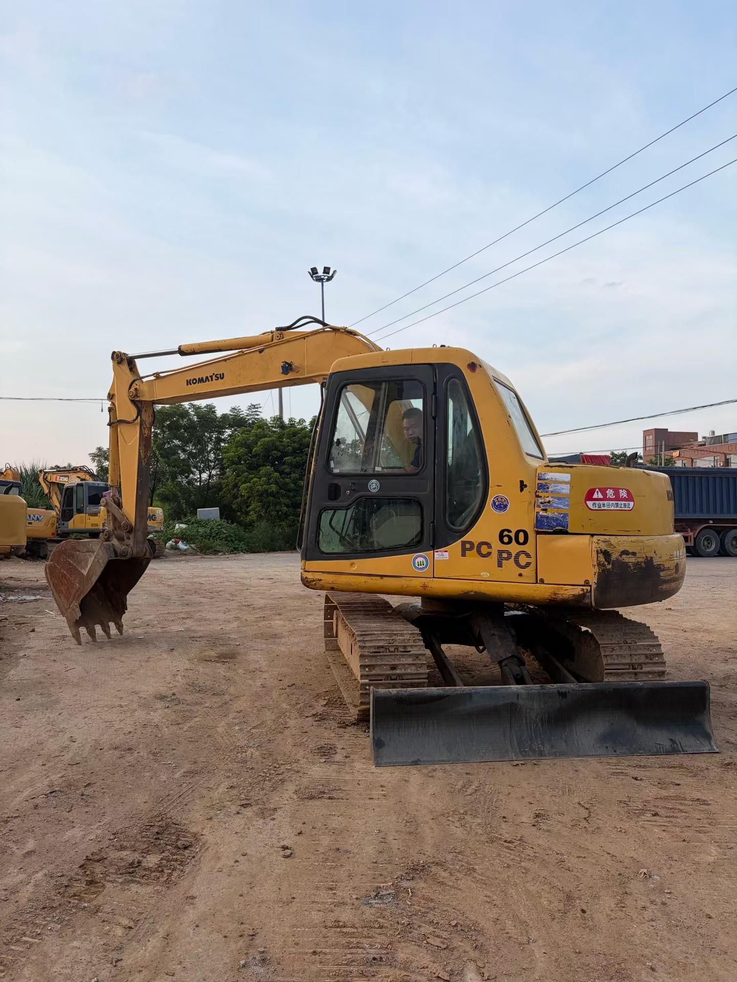Buy Komatsu PC60-7 Used Excavator / 3