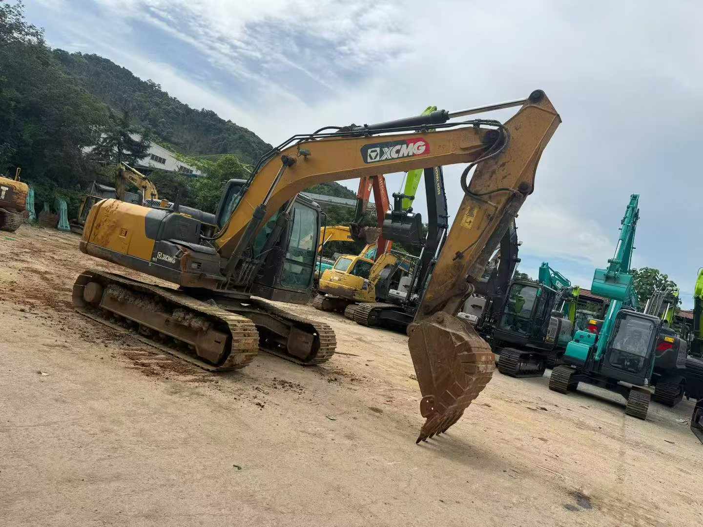 Buy XCMG XE135B Used Excavator / 9