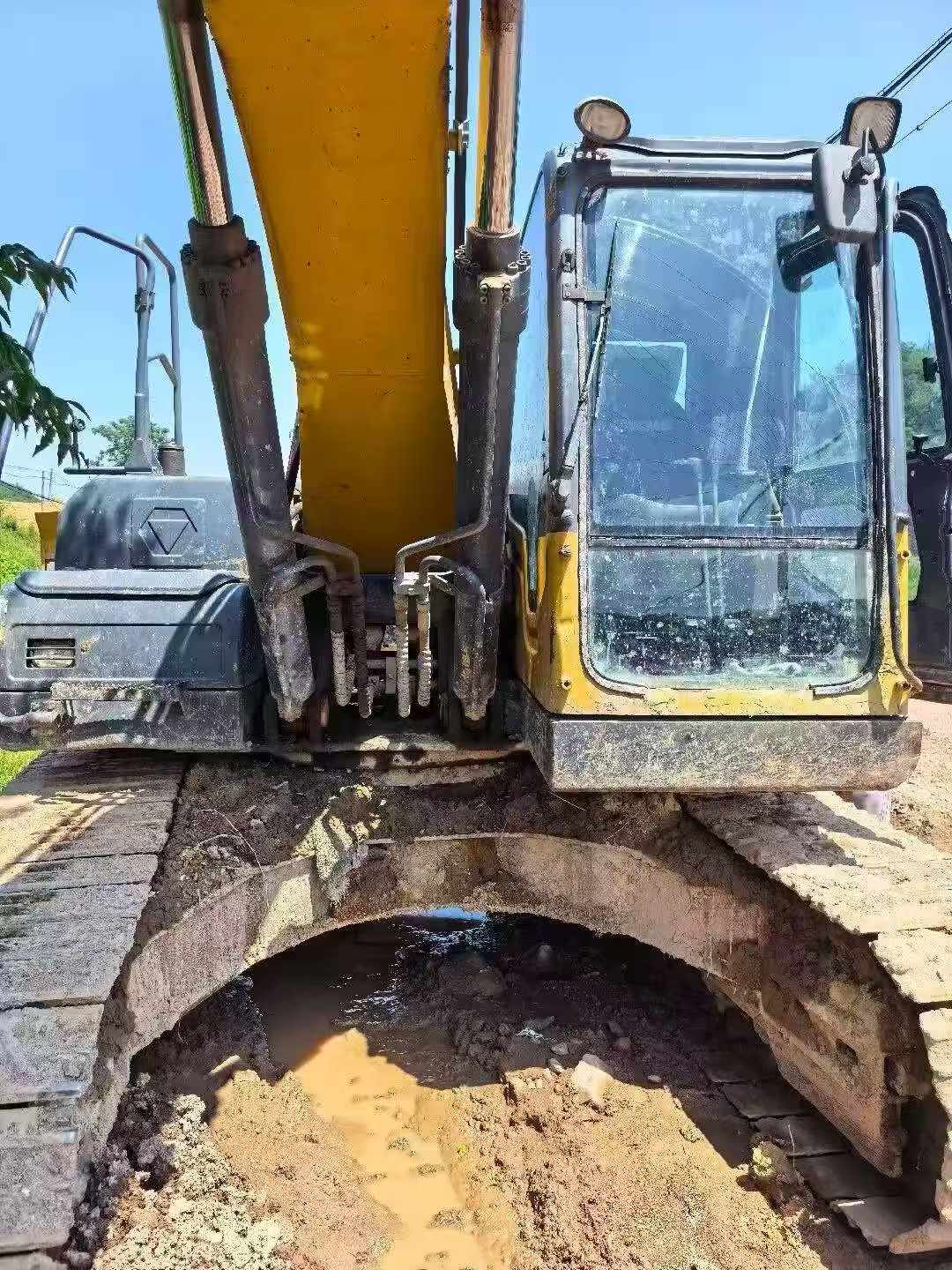Buy XCMG XE200 Used Excavator / 4