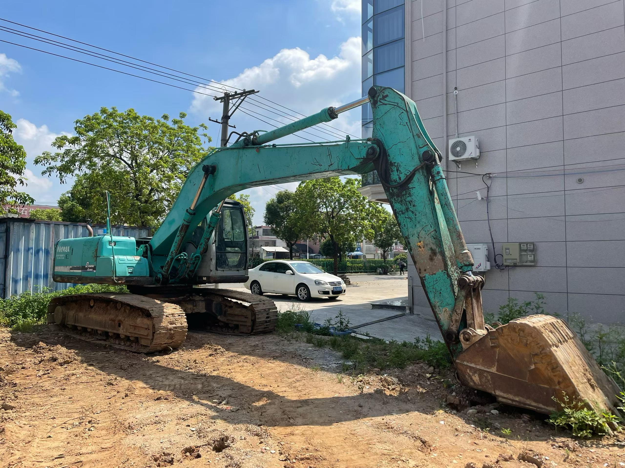 Buy Kobelco SK200-2 Used Excavator / 2