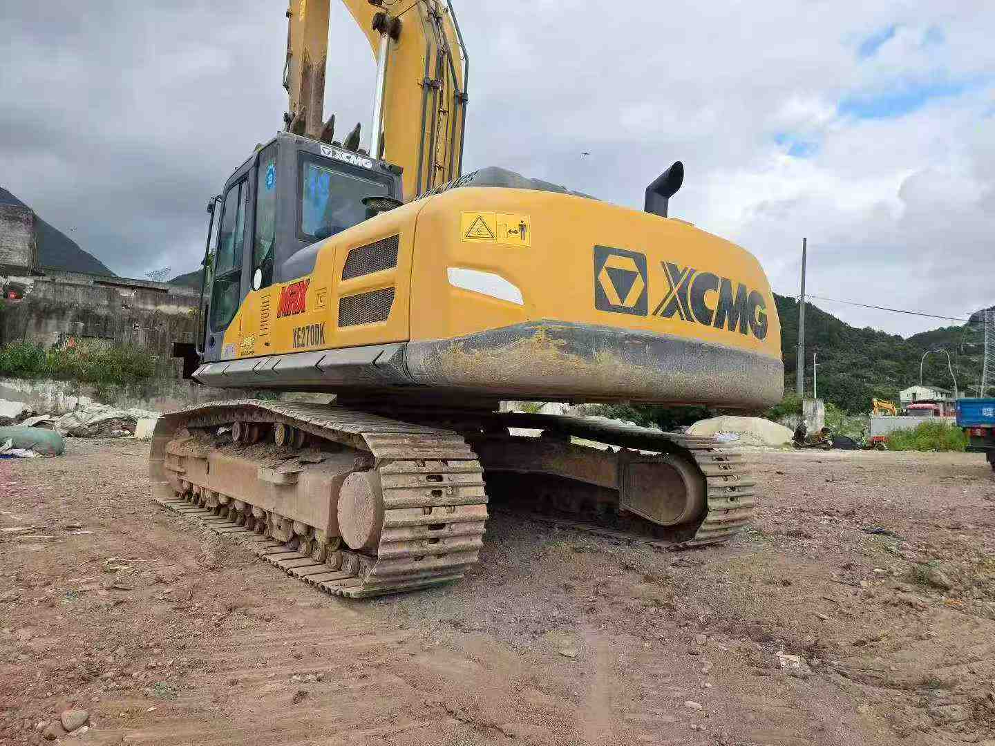 Buy XCMG XE270DK Used Excavator / 4