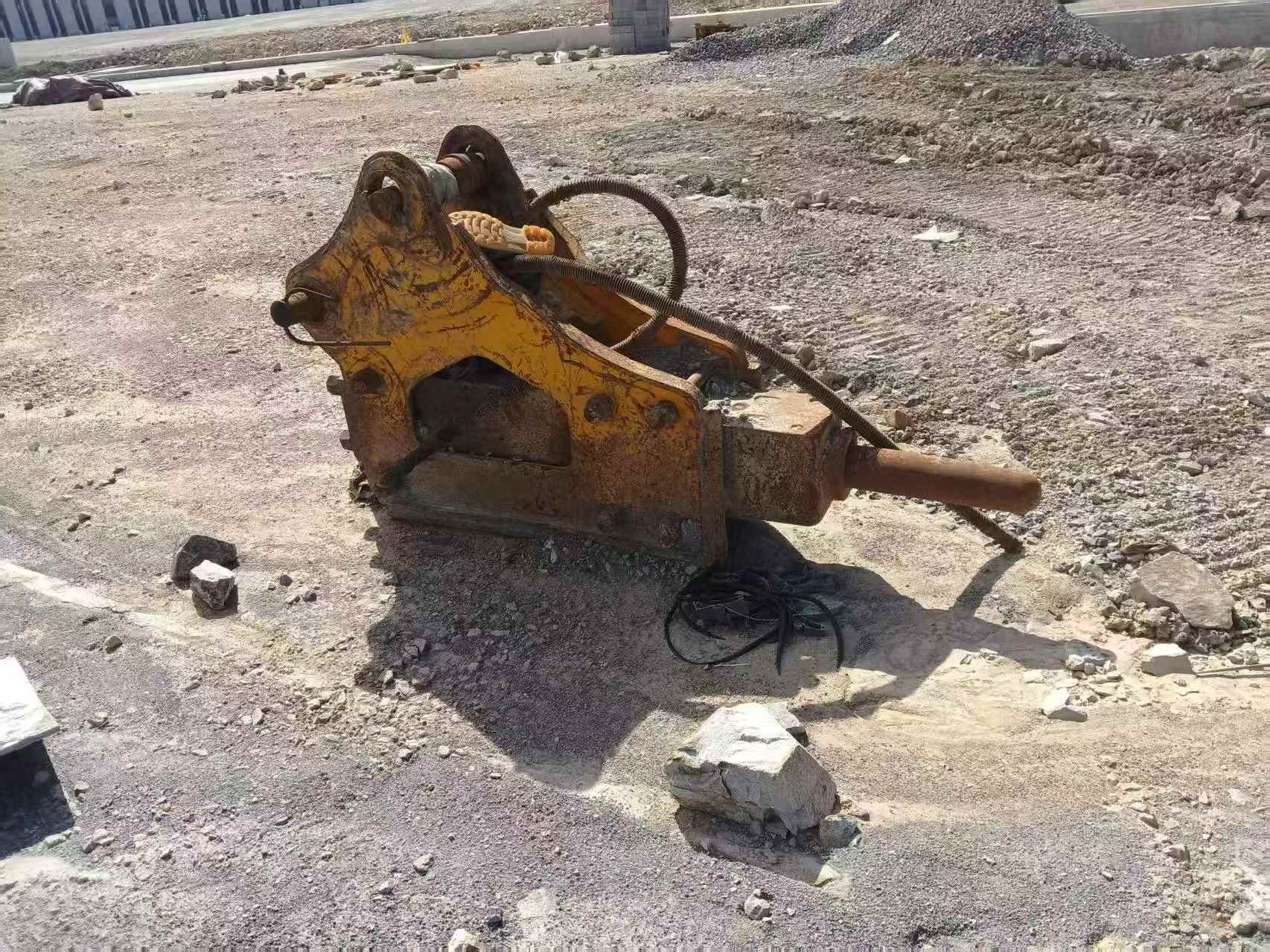 Buy XCMG XE135B Used Excavator / 2