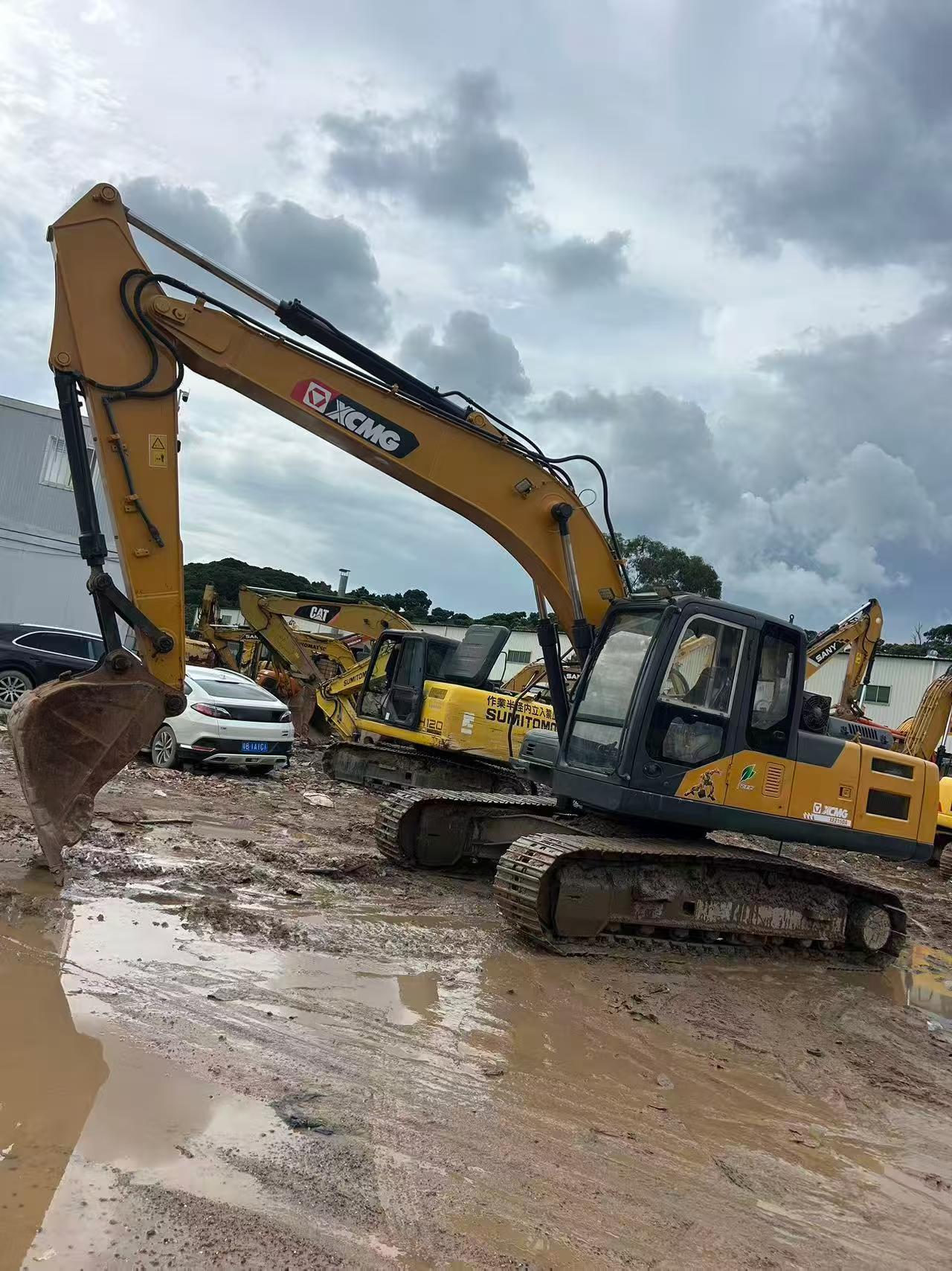 Buy XCMG XE215 Used Excavator / 2
