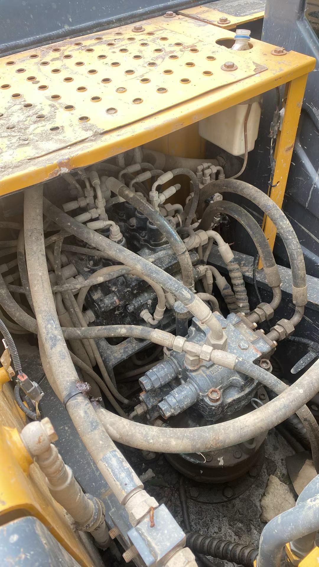 Buy XCMG XE135B Used Excavator / 9