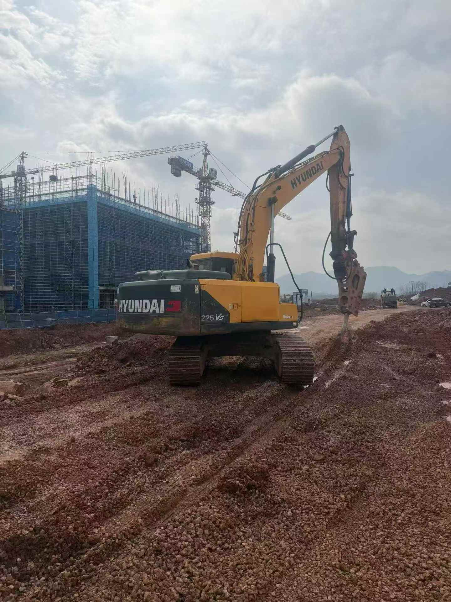 Buy Hyundai R215VS Used Excavator / 4