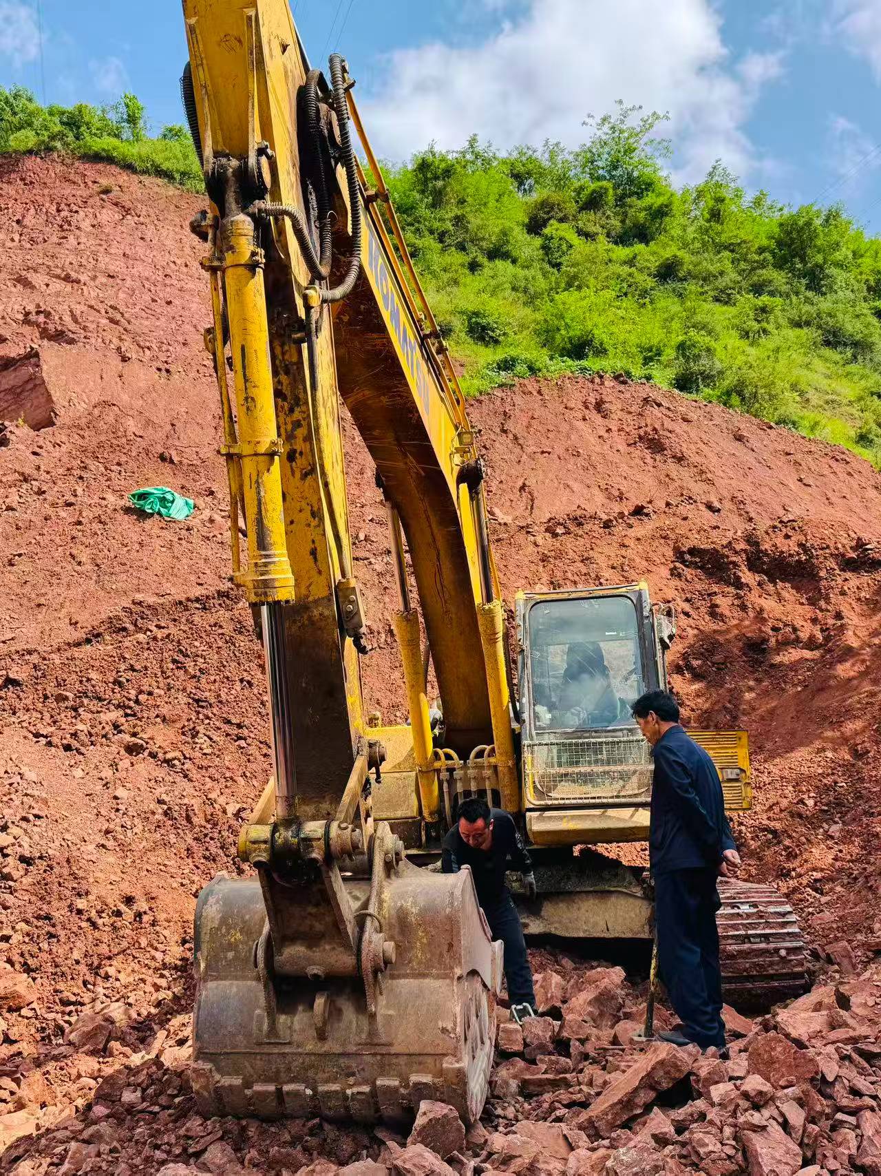 Buy Komatsu PC210 Used Excavator / 3