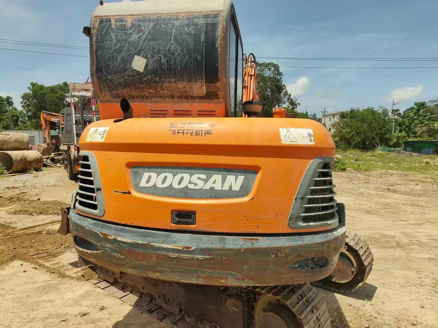Buy Doosan DL605-9C Used Excavator / 3