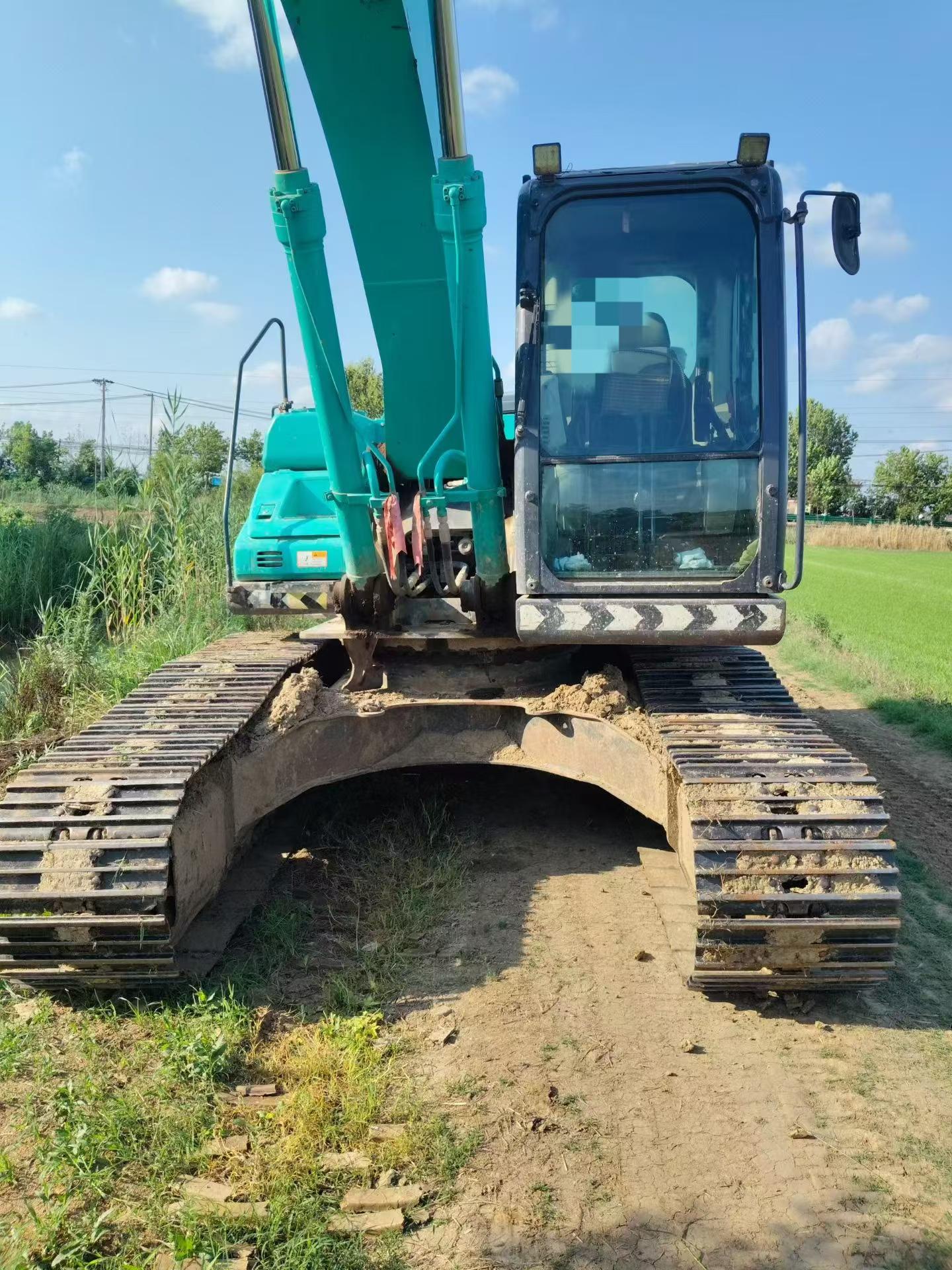 Buy Kobelco SK200-10 Used Excavator / 3