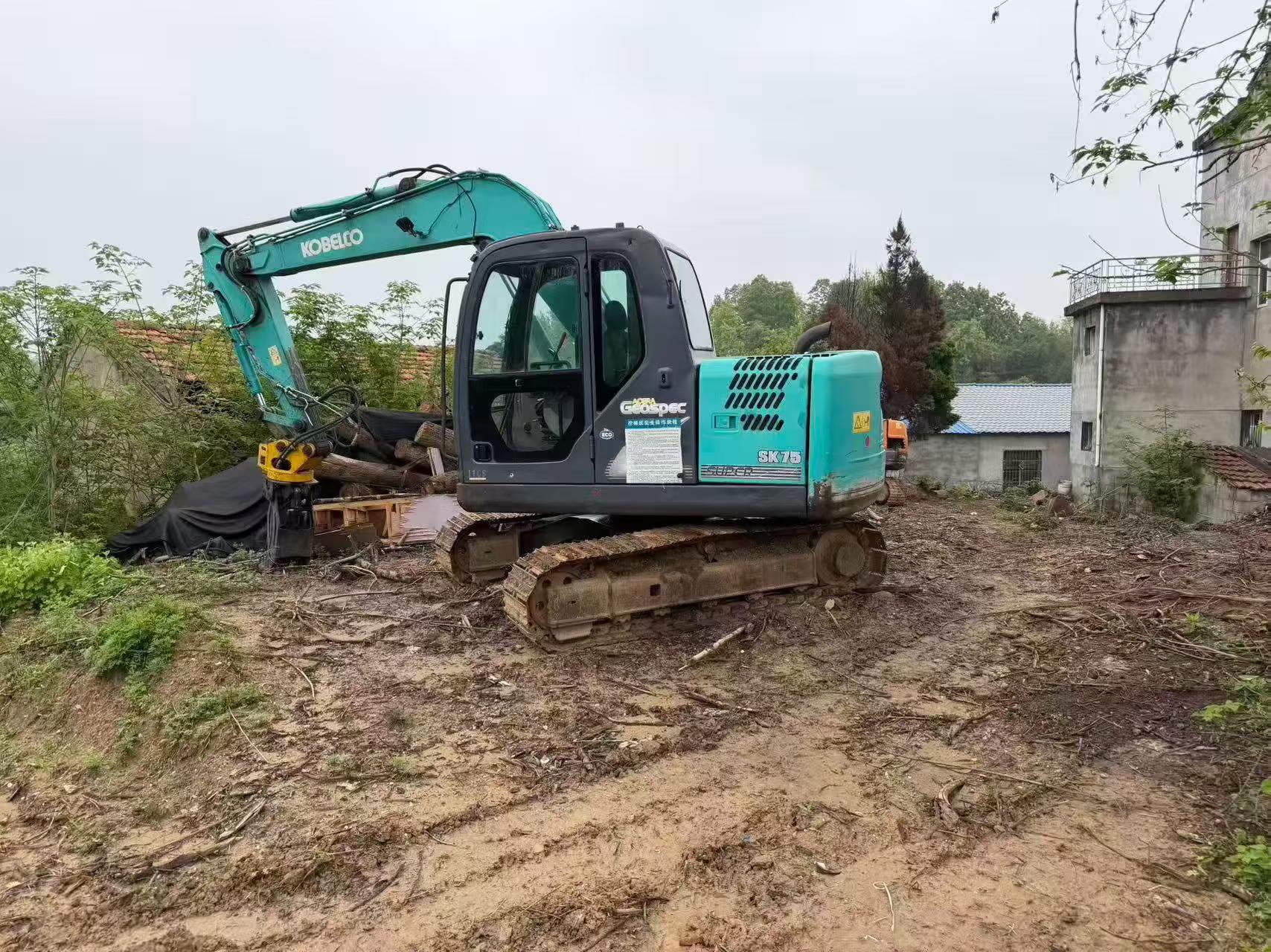 Buy Kobelco SK75 Used Excavator / 2