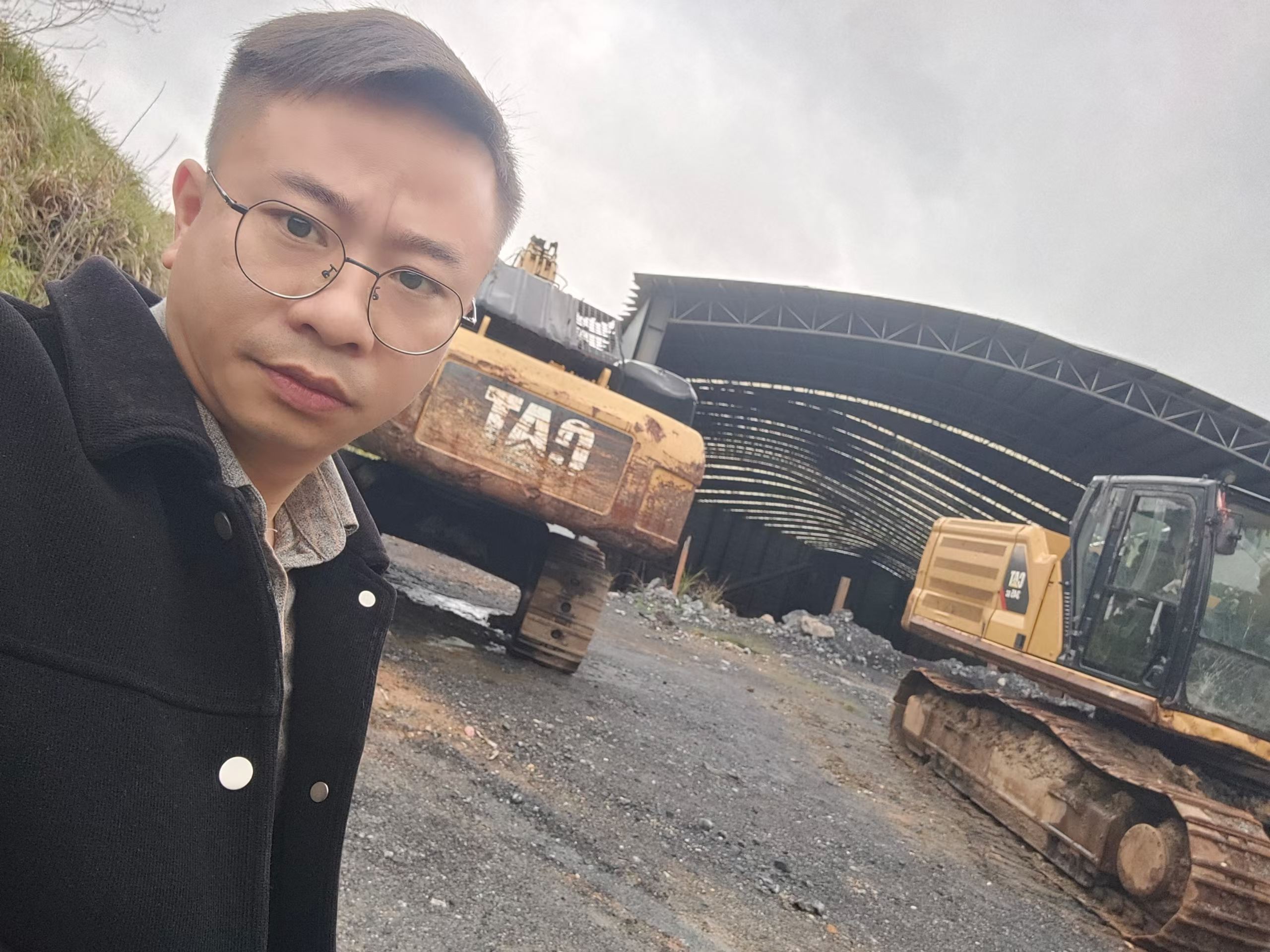 Buy Caterpillar Used Excavator / 2
