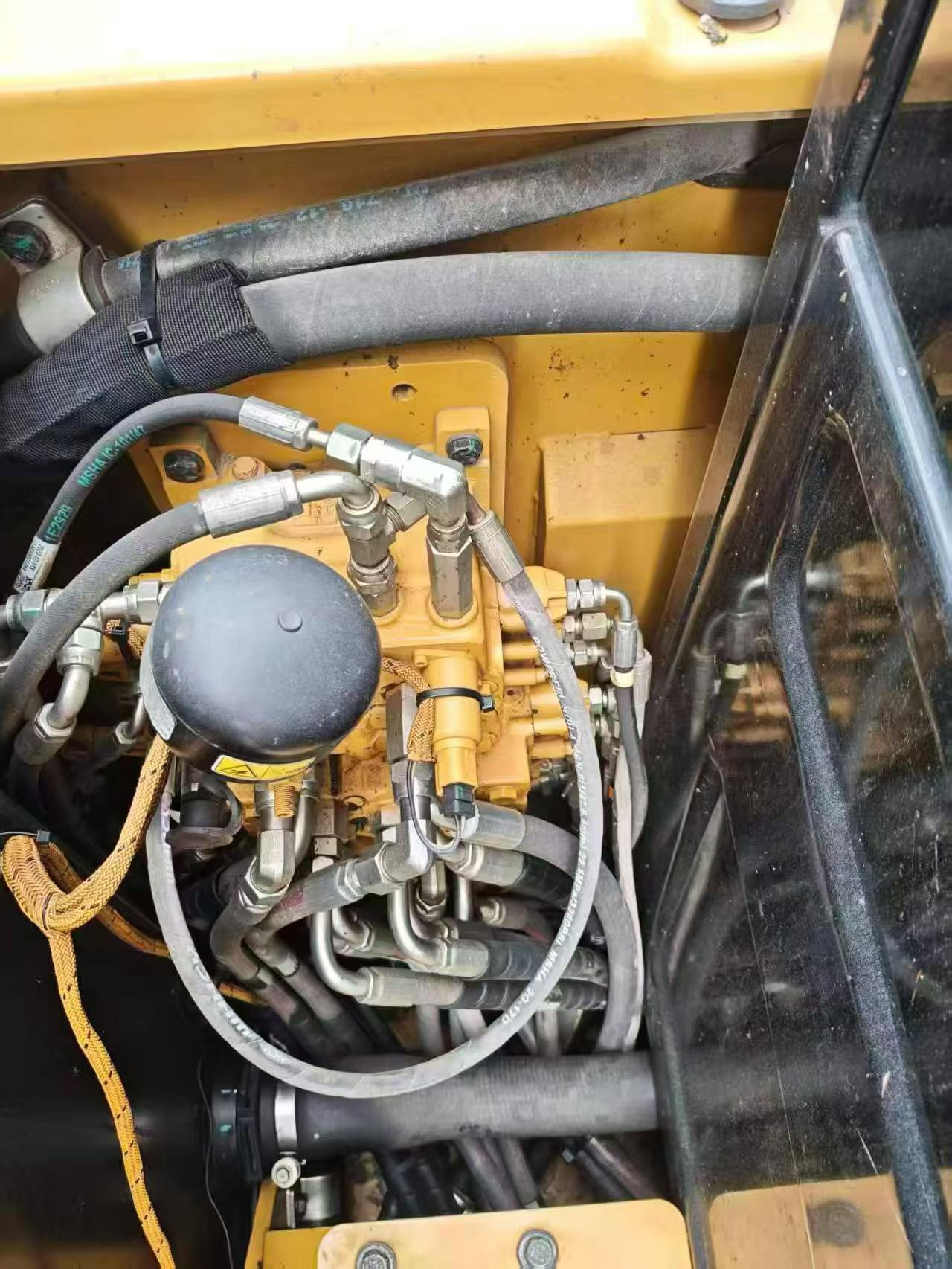 Buy Caterpillar Used Excavator / 6