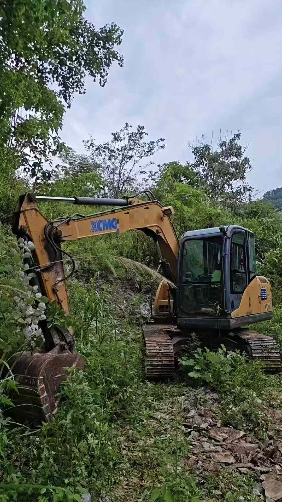 Buy XCMG XE75C Used Excavator / 3