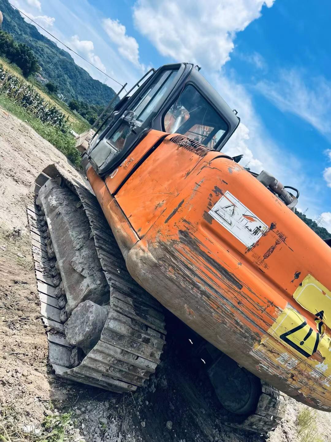 Buy Hitachi ZX200-6 Used Excavator / 3