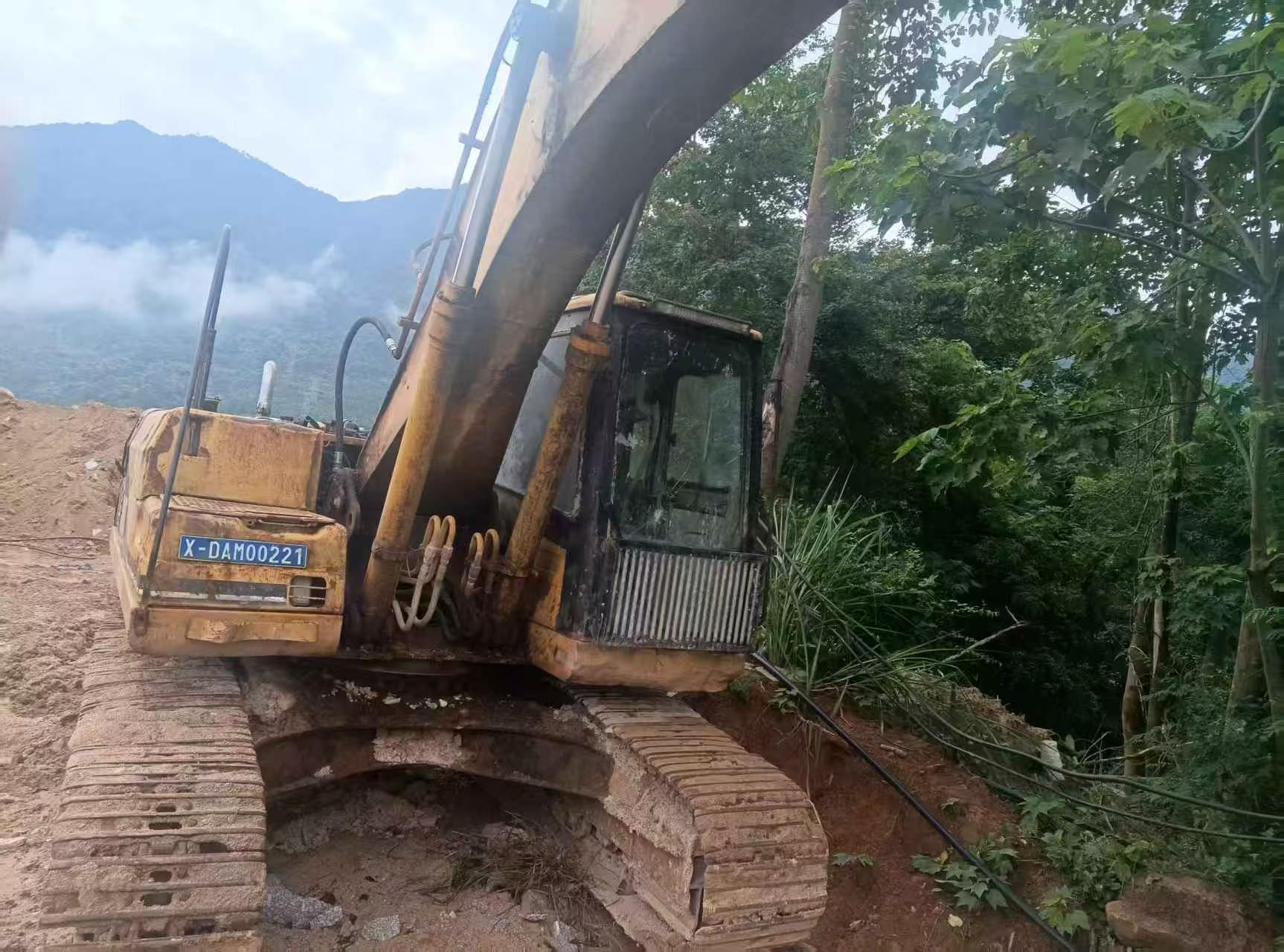 Buy Caterpillar 320B Used Excavator / 2