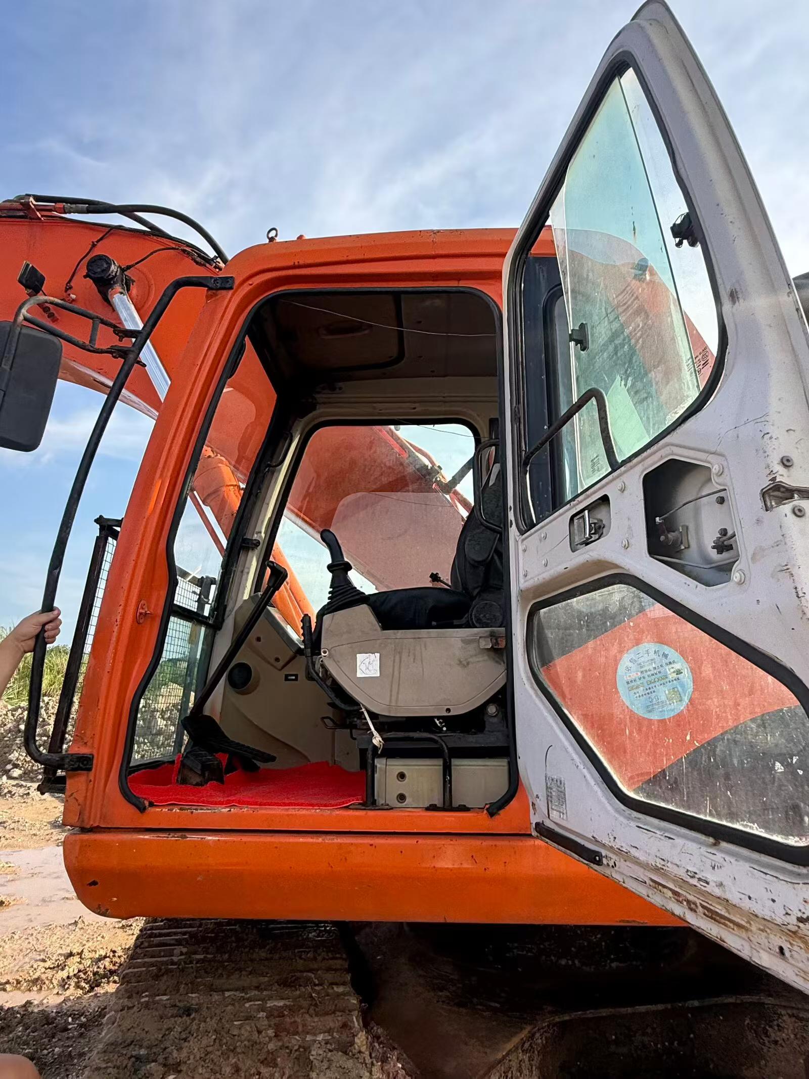 Buy Doosan DH220 Used Excavator / 8
