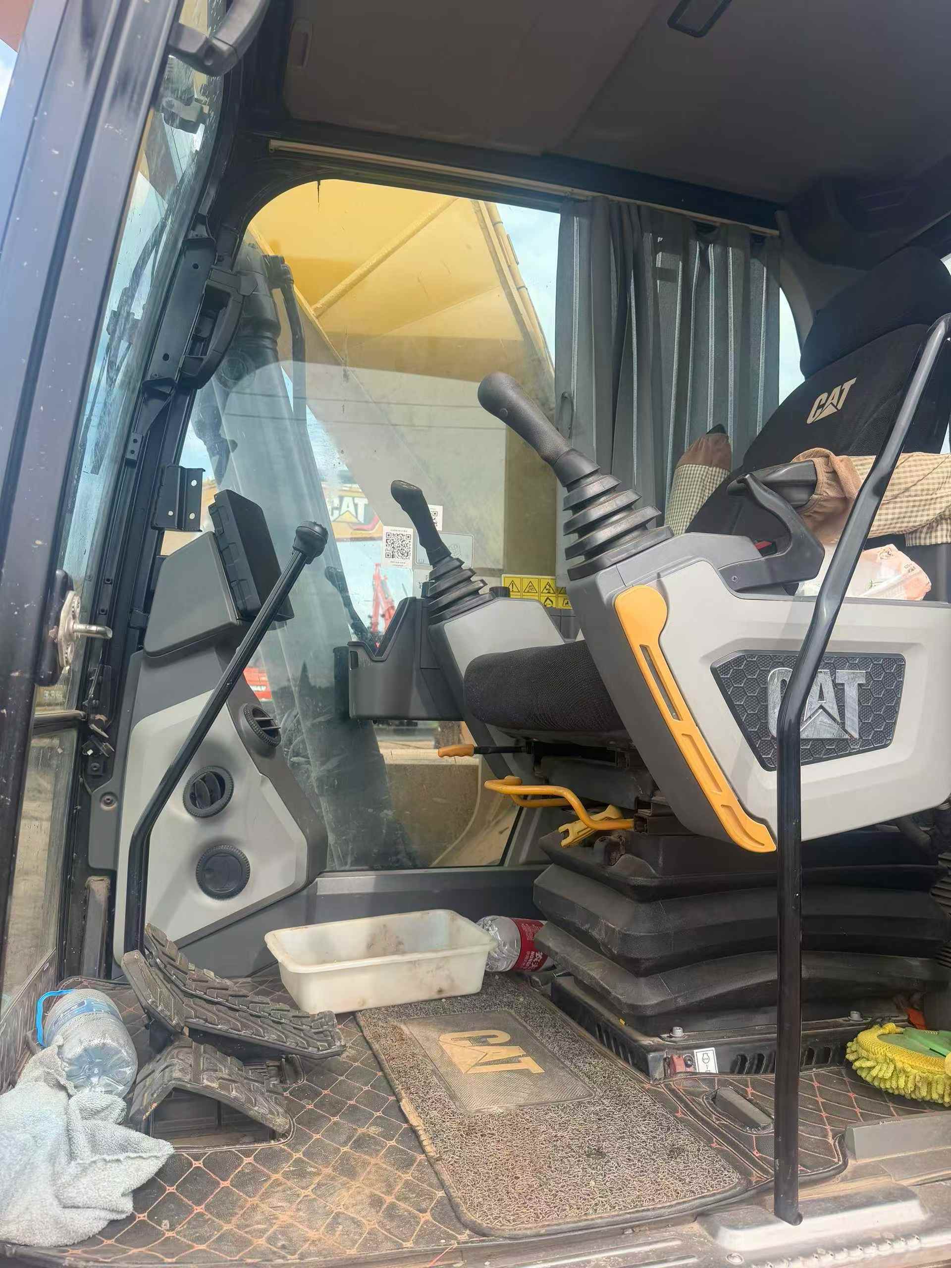Buy Caterpillar 323 Used Excavator / 9