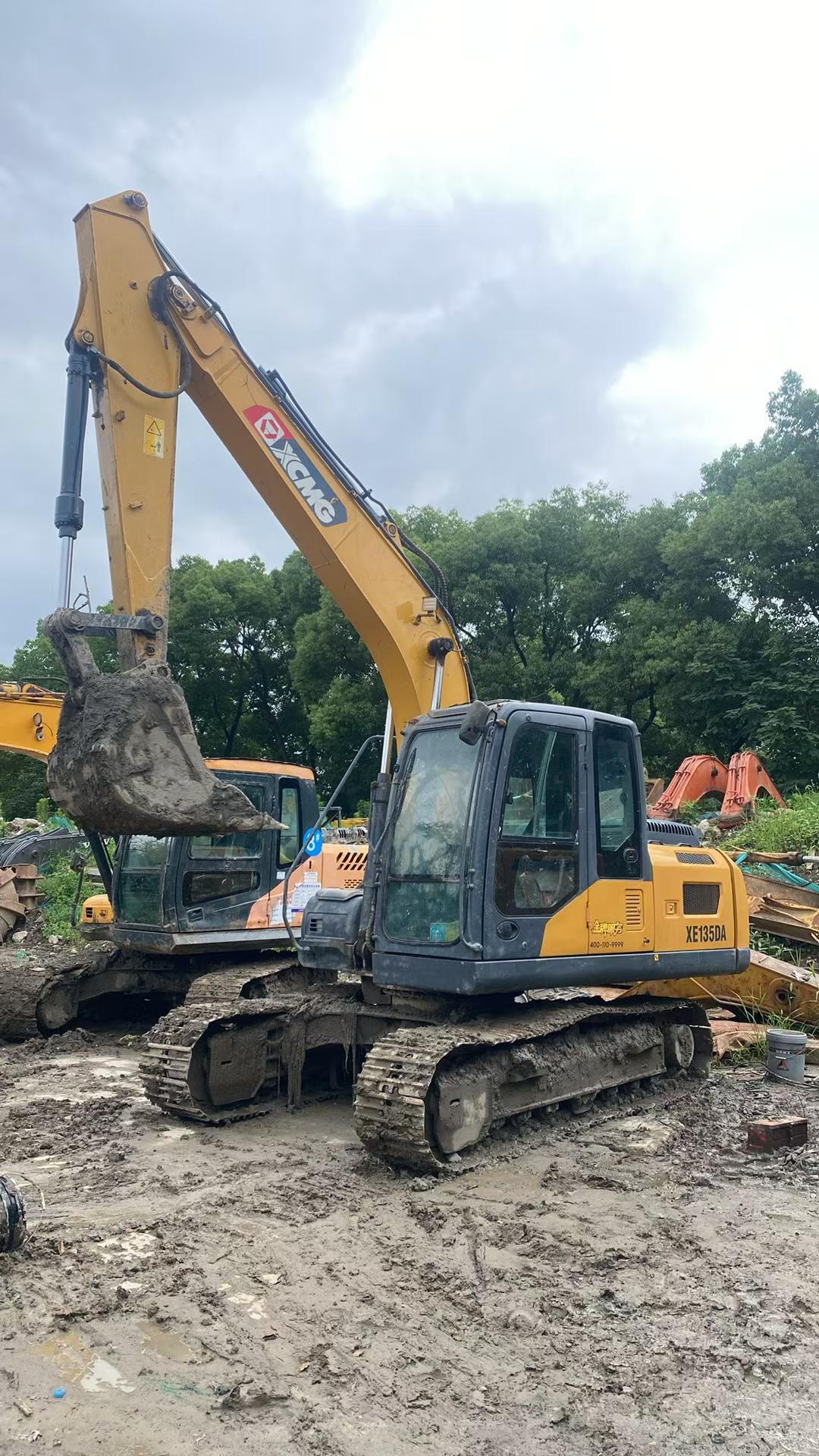 Buy XCMG XE135B Used Excavator / 2
