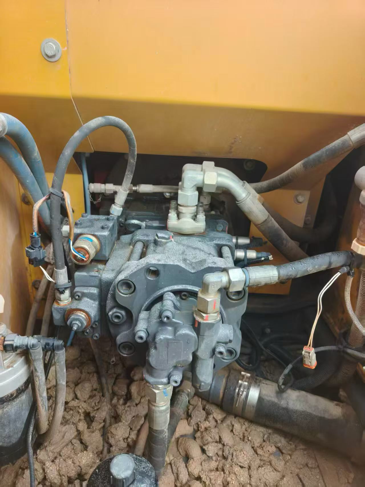 Buy XCMG XE135B Used Excavator / 5