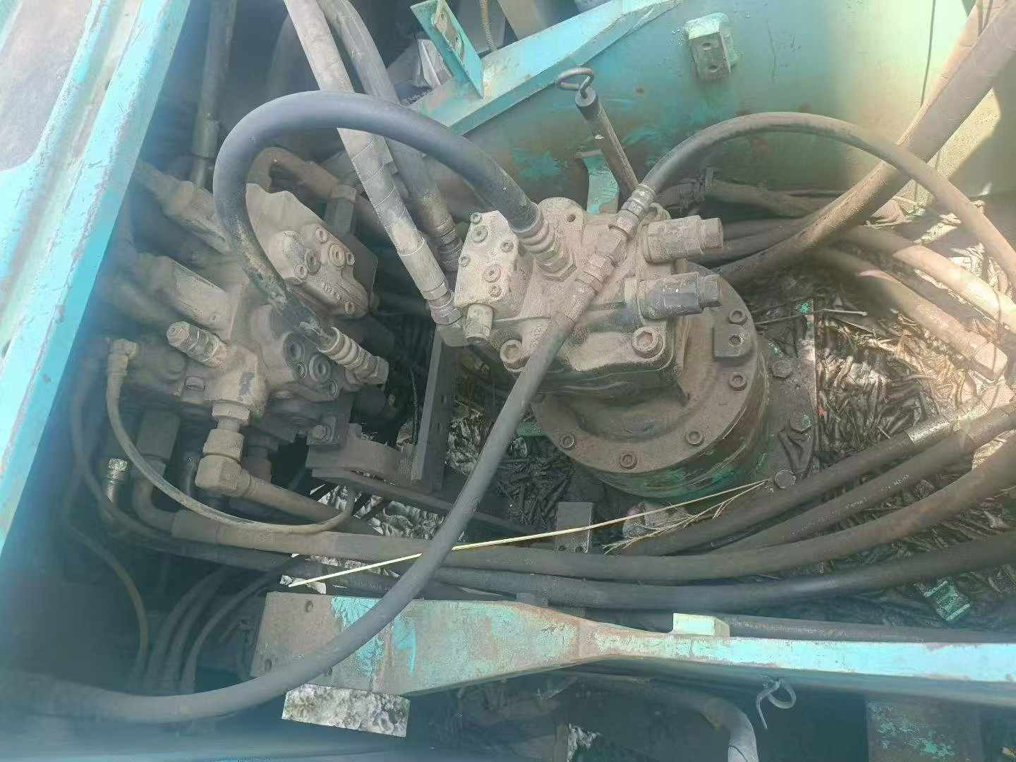 Buy Kobelco SK200 Used Excavator / 4