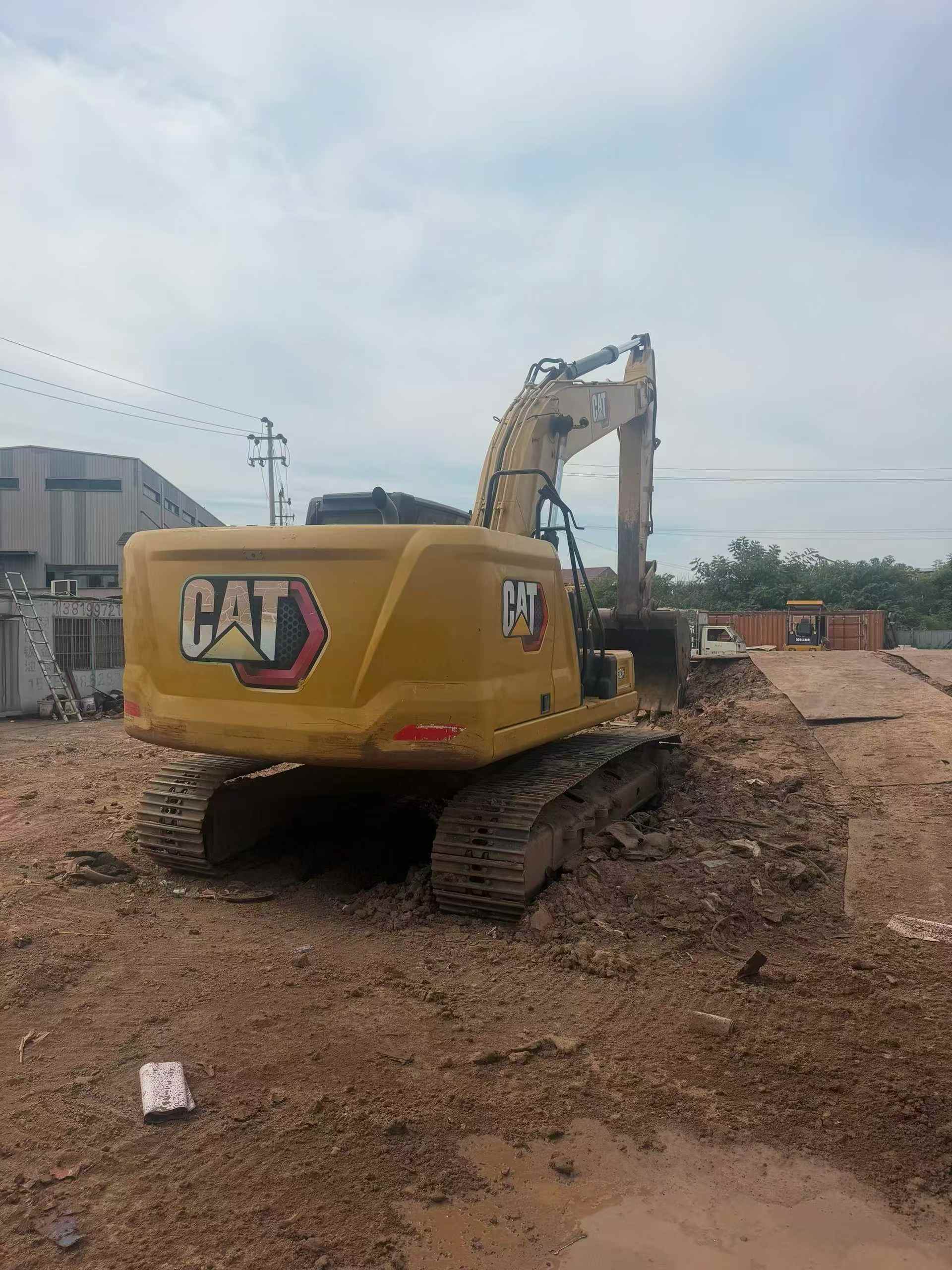 Buy Caterpillar 323 Used Excavator / 4