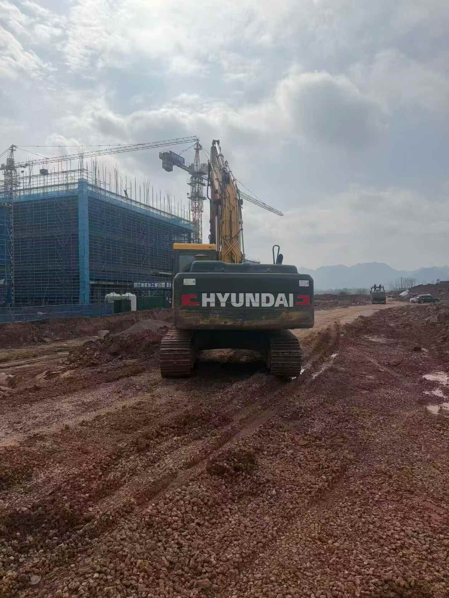 Buy Hyundai R215VS Used Excavator / 3