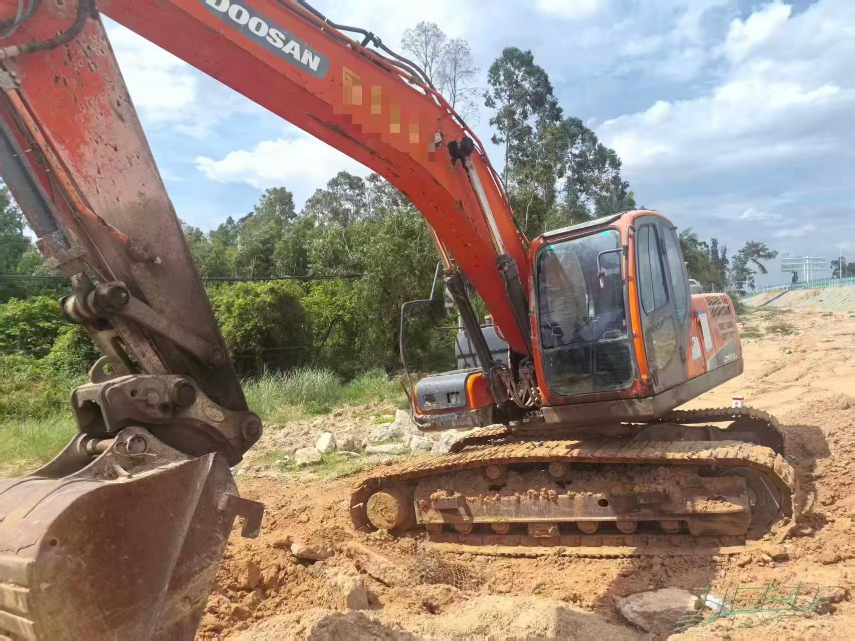 Buy Doosan DH220 Used Excavator / 2