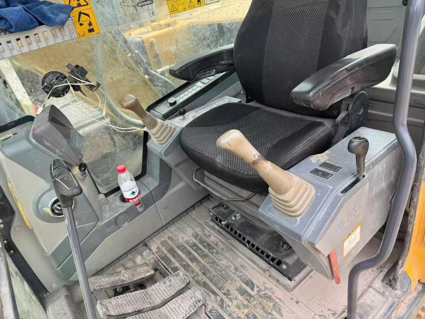 Buy XCMG XE135B Used Excavator / 8