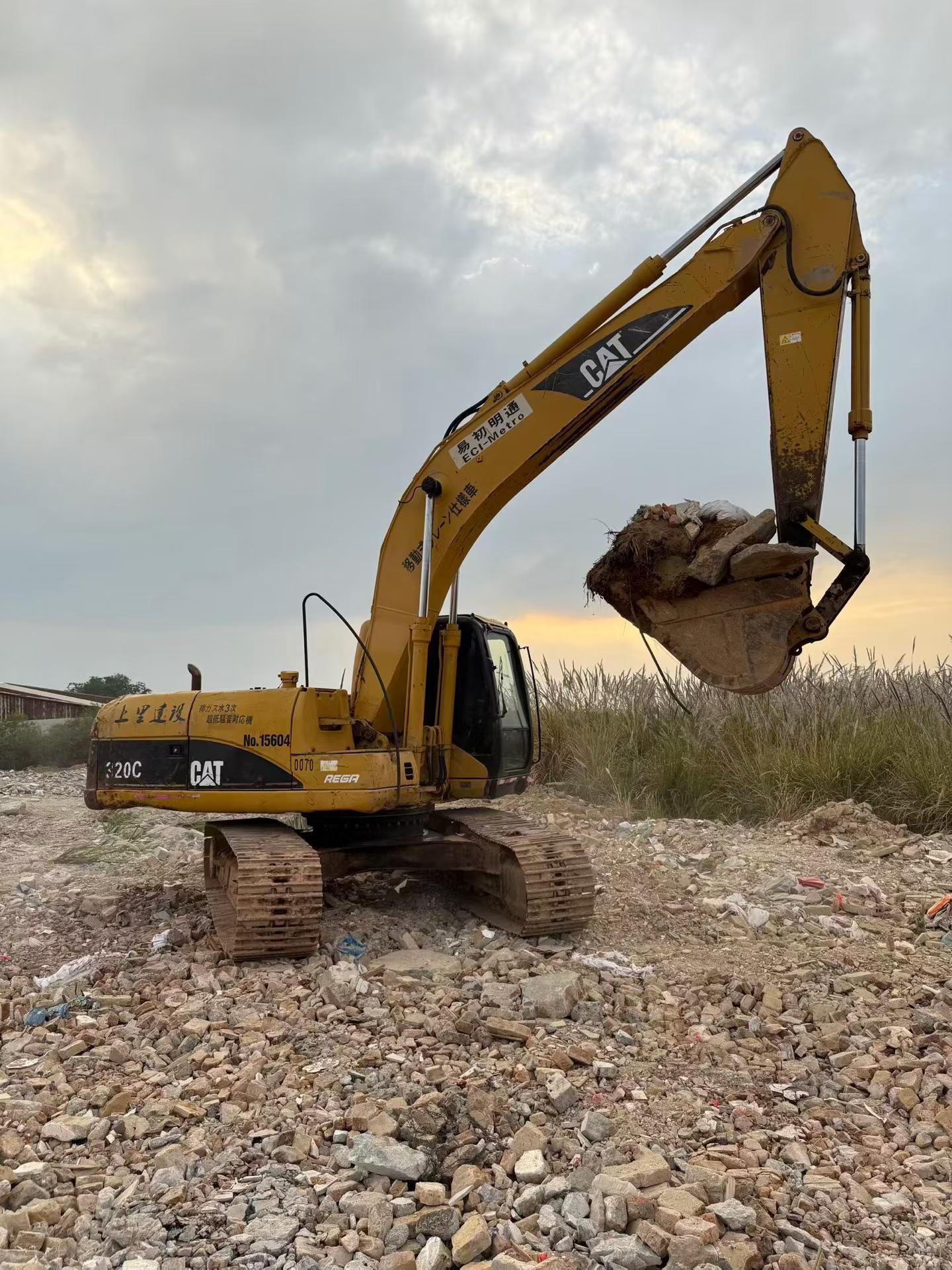 Buy Caterpillar 320C Used Excavator / 3