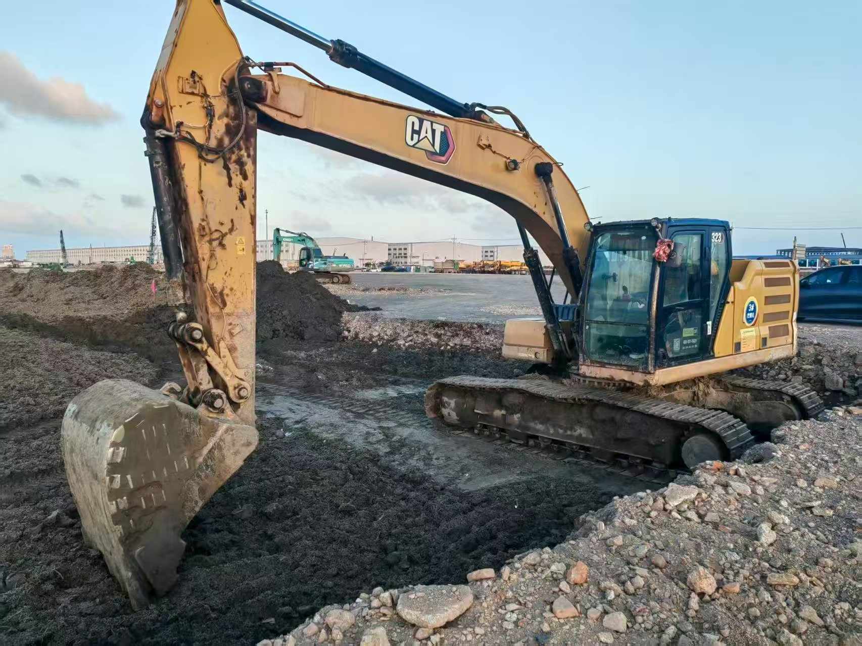 Buy Caterpillar 323 Used Excavator / 3
