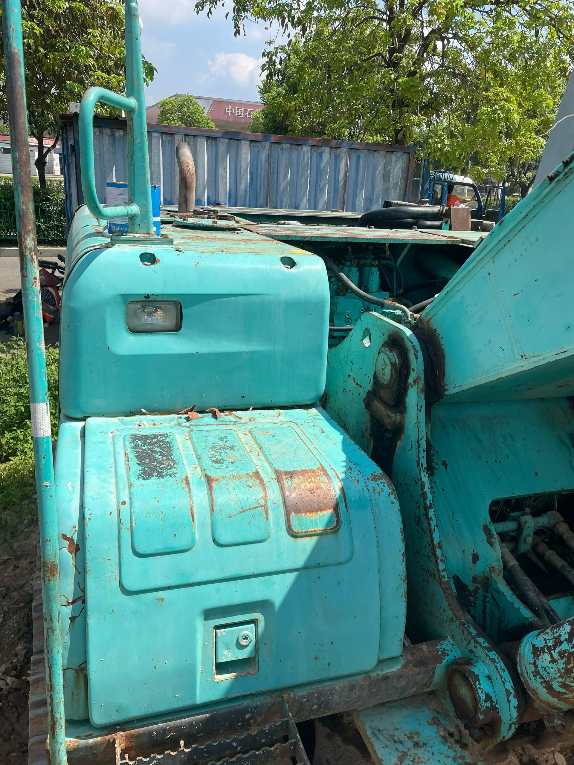 Buy Kobelco SK200-2 Used Excavator / 6