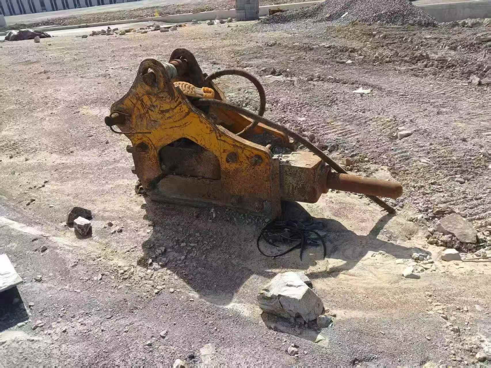 Buy XCMG XE135B Used Excavator / 2