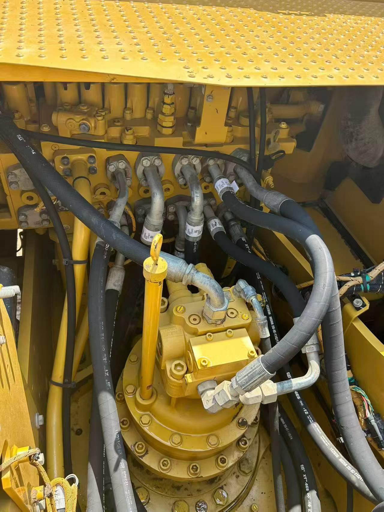 Buy Caterpillar 323 Used Excavator / 8