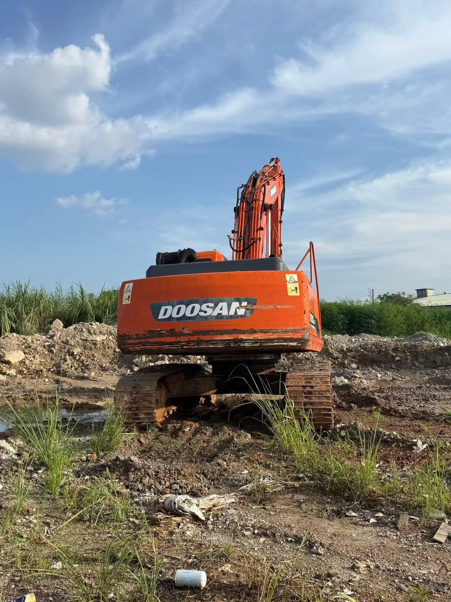 Buy Doosan DH220 Used Excavator / 2