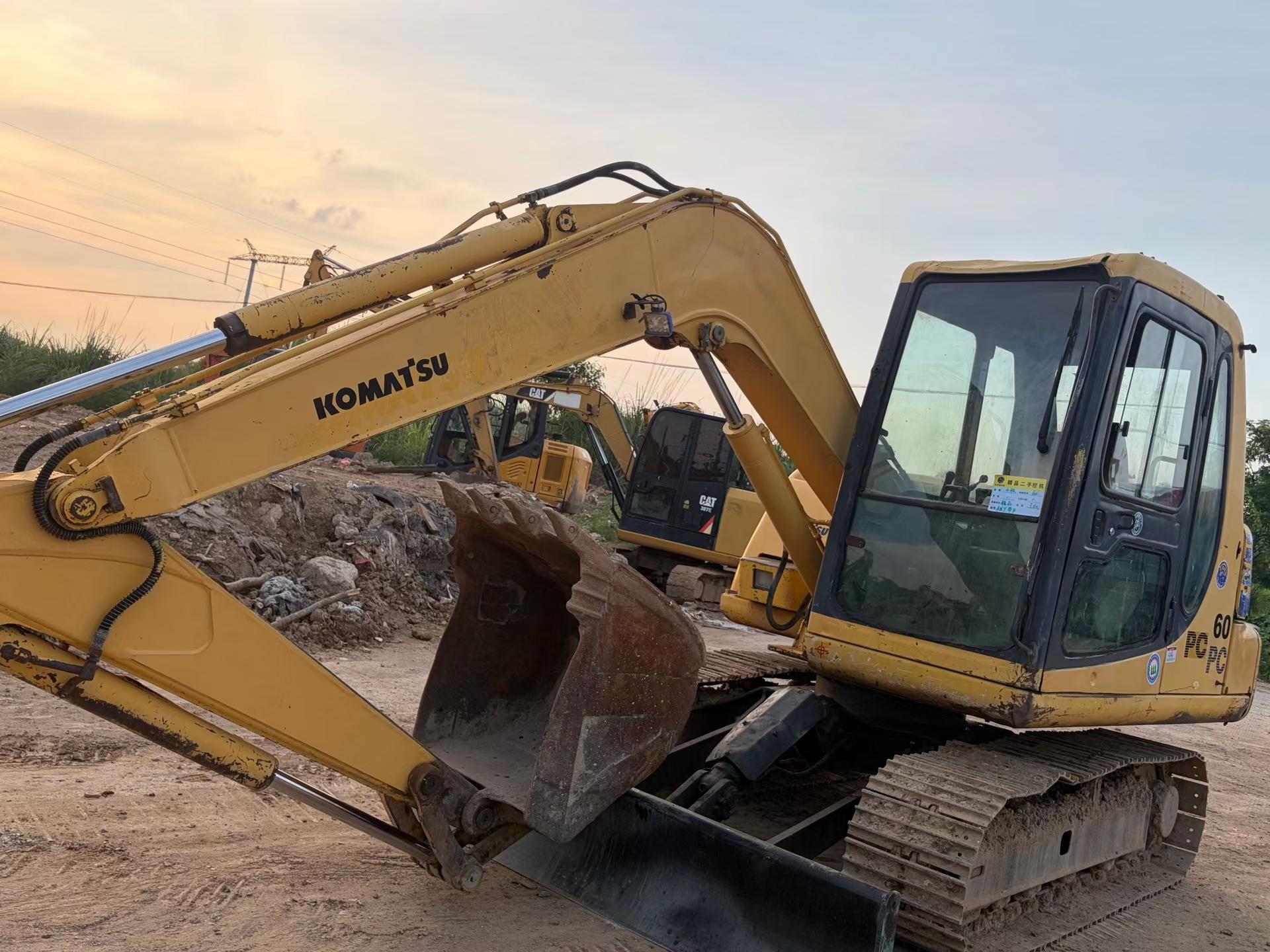 Buy Komatsu PC60-7 Used Excavator / 6