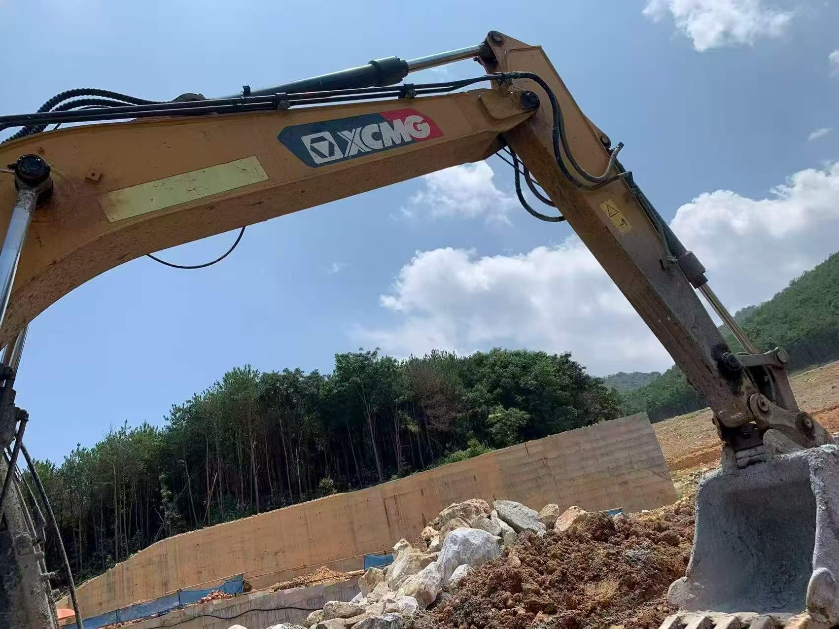 Buy XCMG XE135D Used Excavator / 4