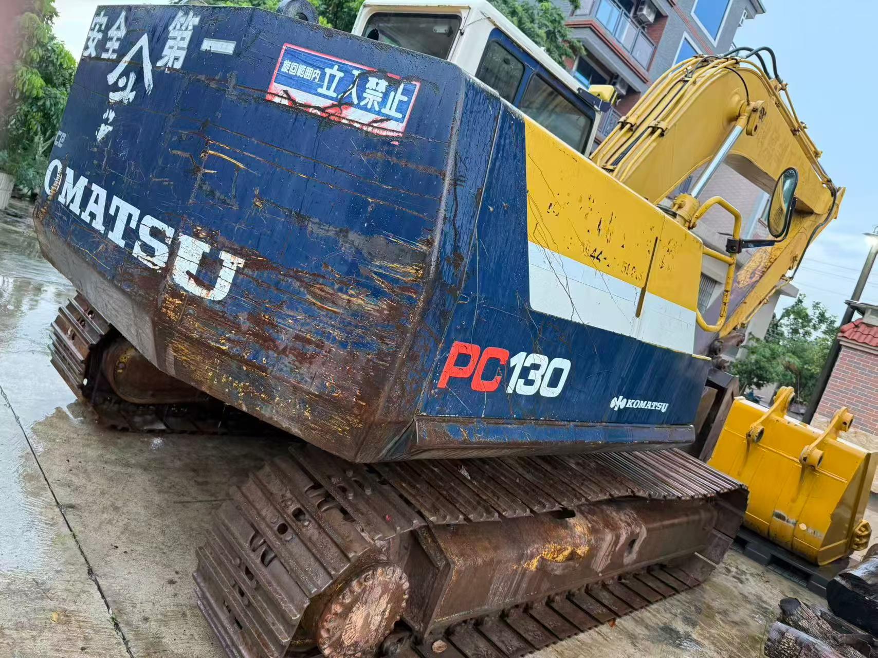Buy Komatsu PC130-5 Used Excavator / 3