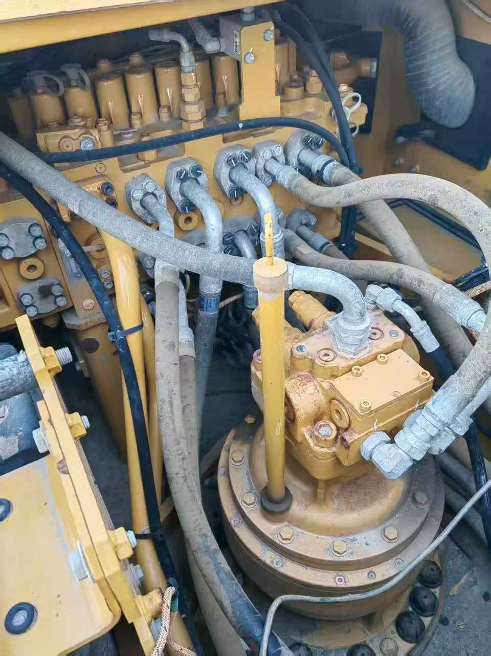 Buy Caterpillar 323 Used Excavator / 5