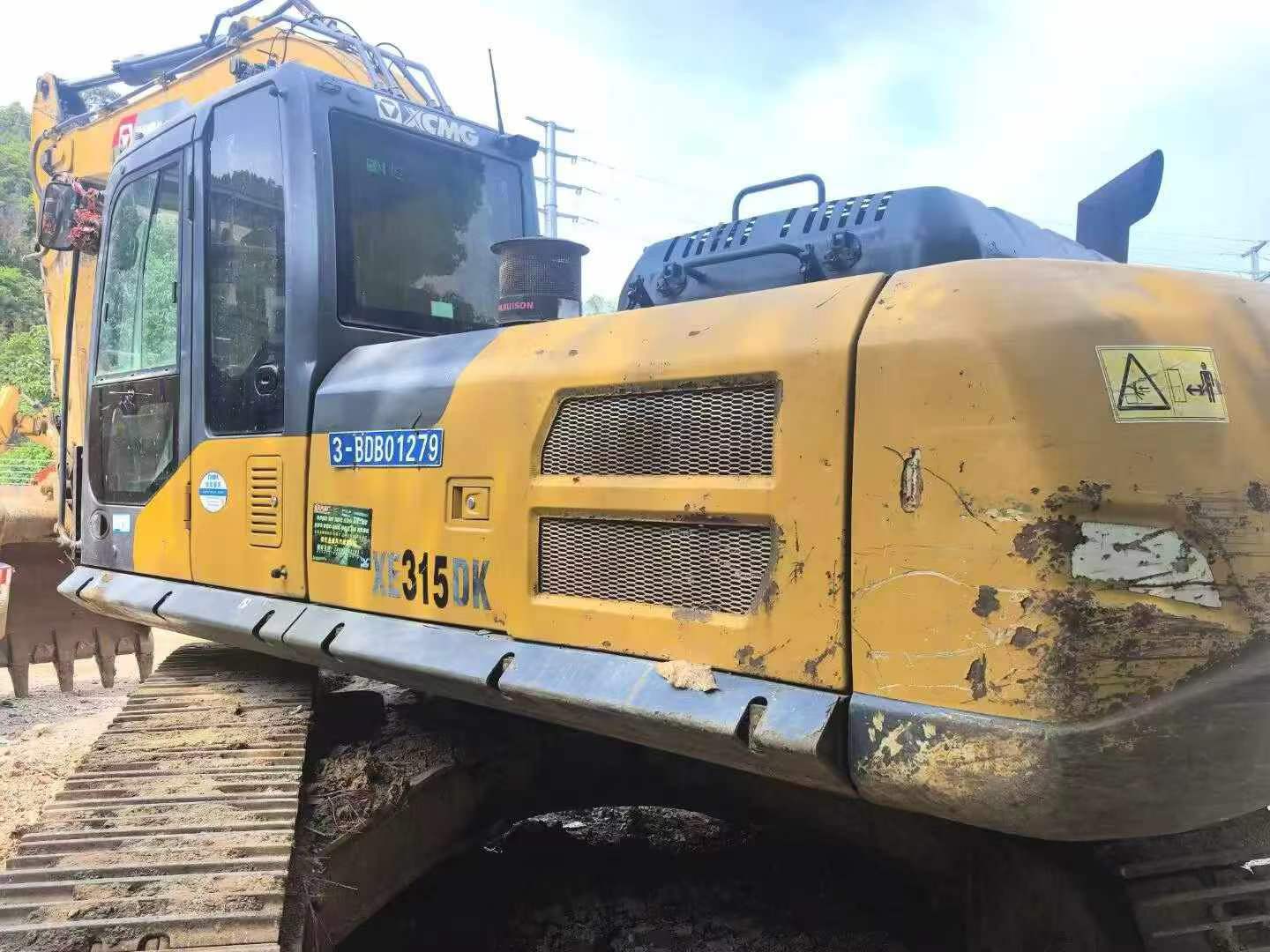 Buy XCMG XE270DK Used Excavator / 2