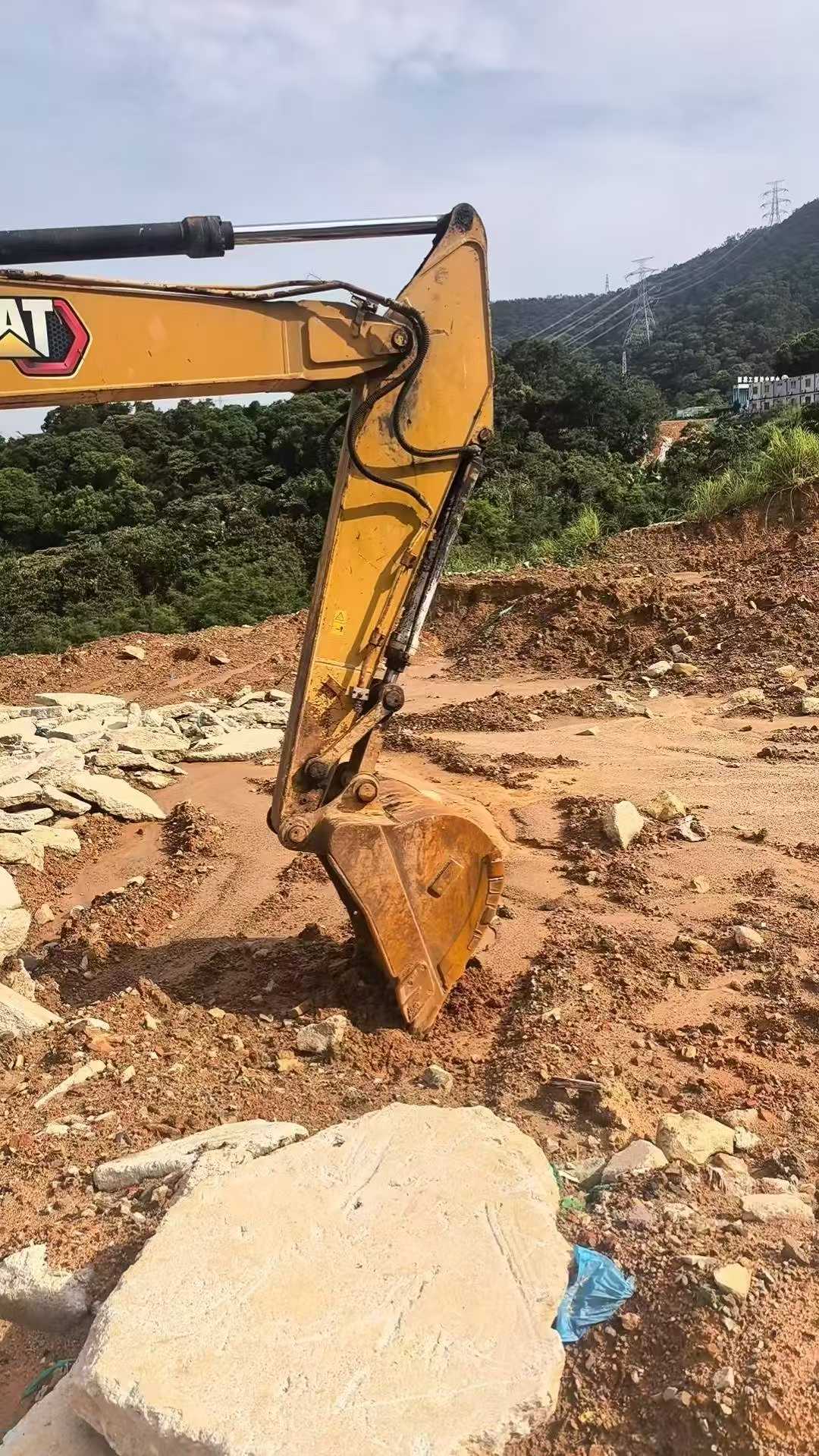 Buy Caterpillar 323 Used Excavator / 4