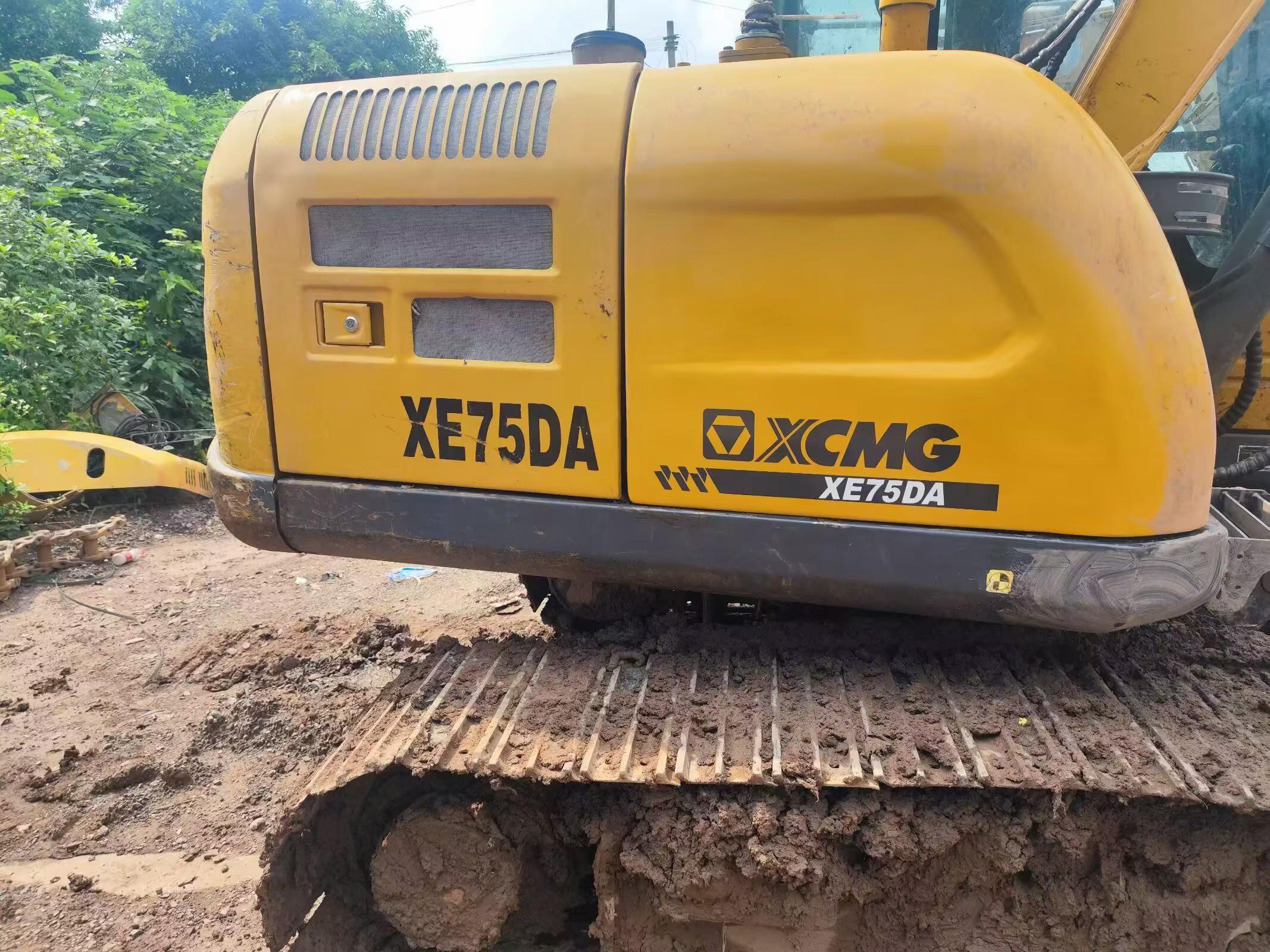 Buy XCMG XE75C Used Excavator / 2