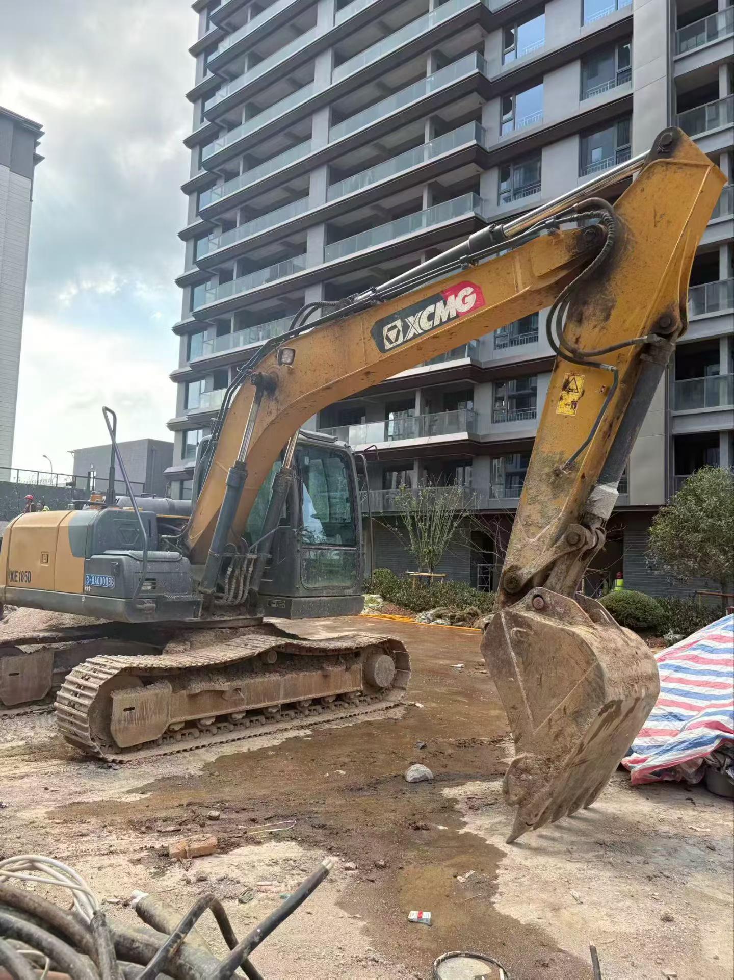 Buy XCMG XE135B Used Excavator / 2