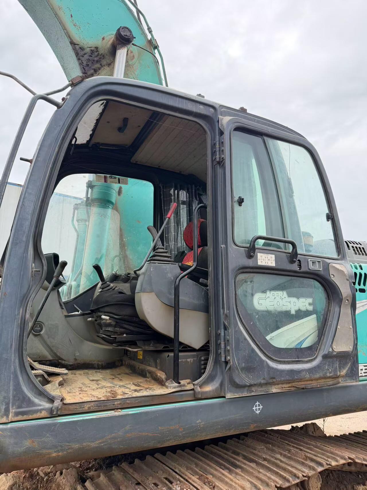 Buy Kobelco SK260 Used Excavator / 5