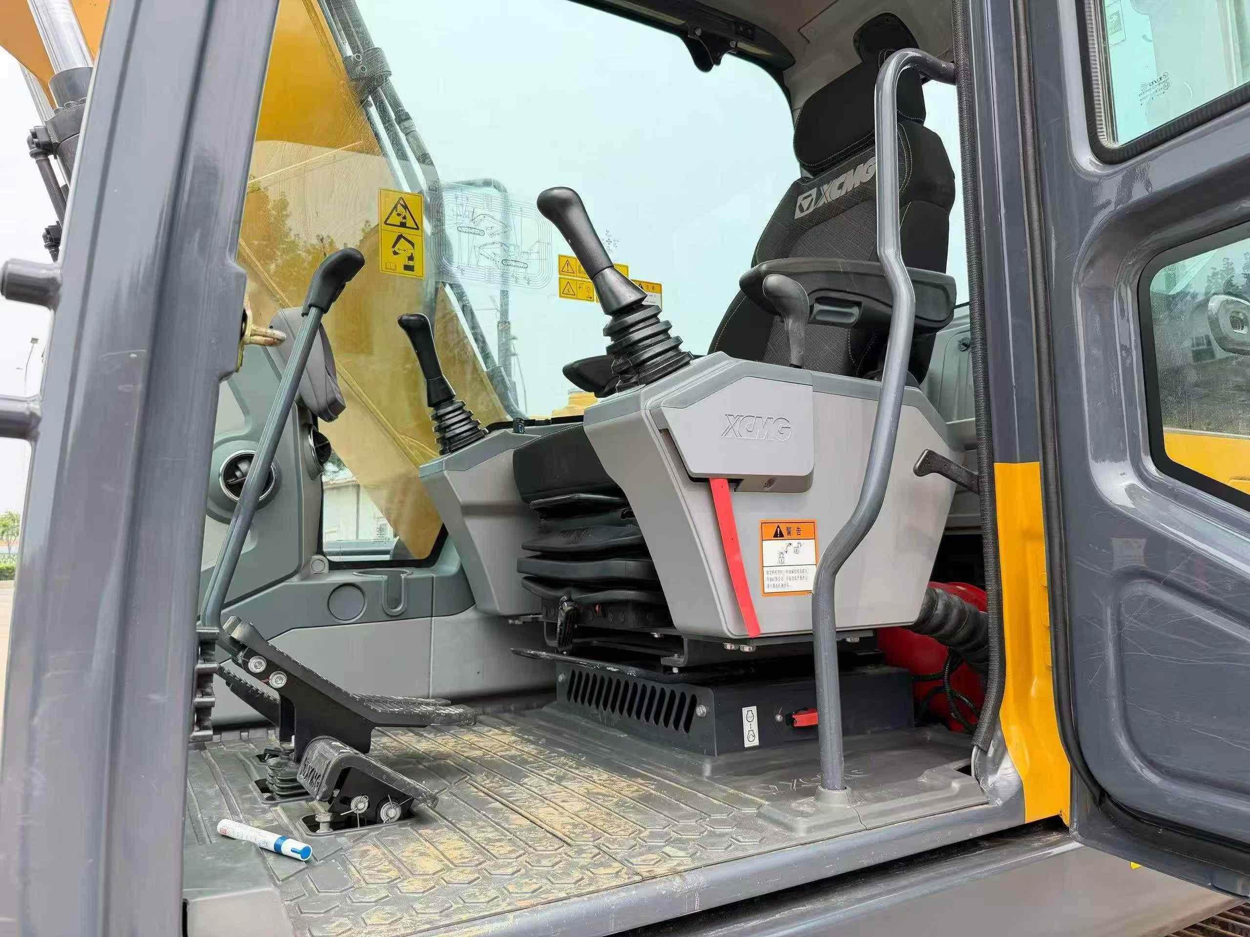 Buy XCMG XE135B Used Excavator / 9