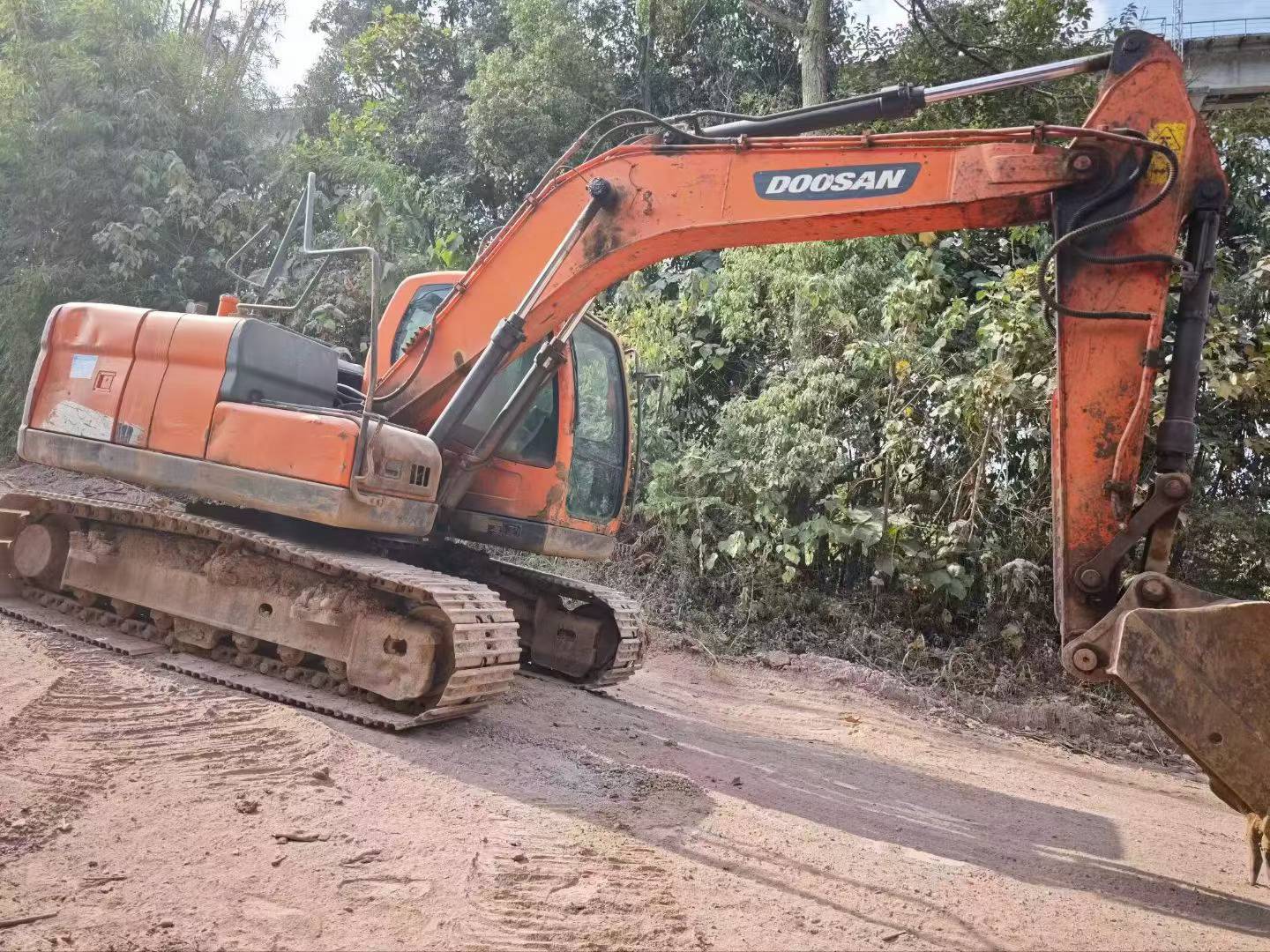 شراء حفارة Doosan S130W-3 مستعملة / 2