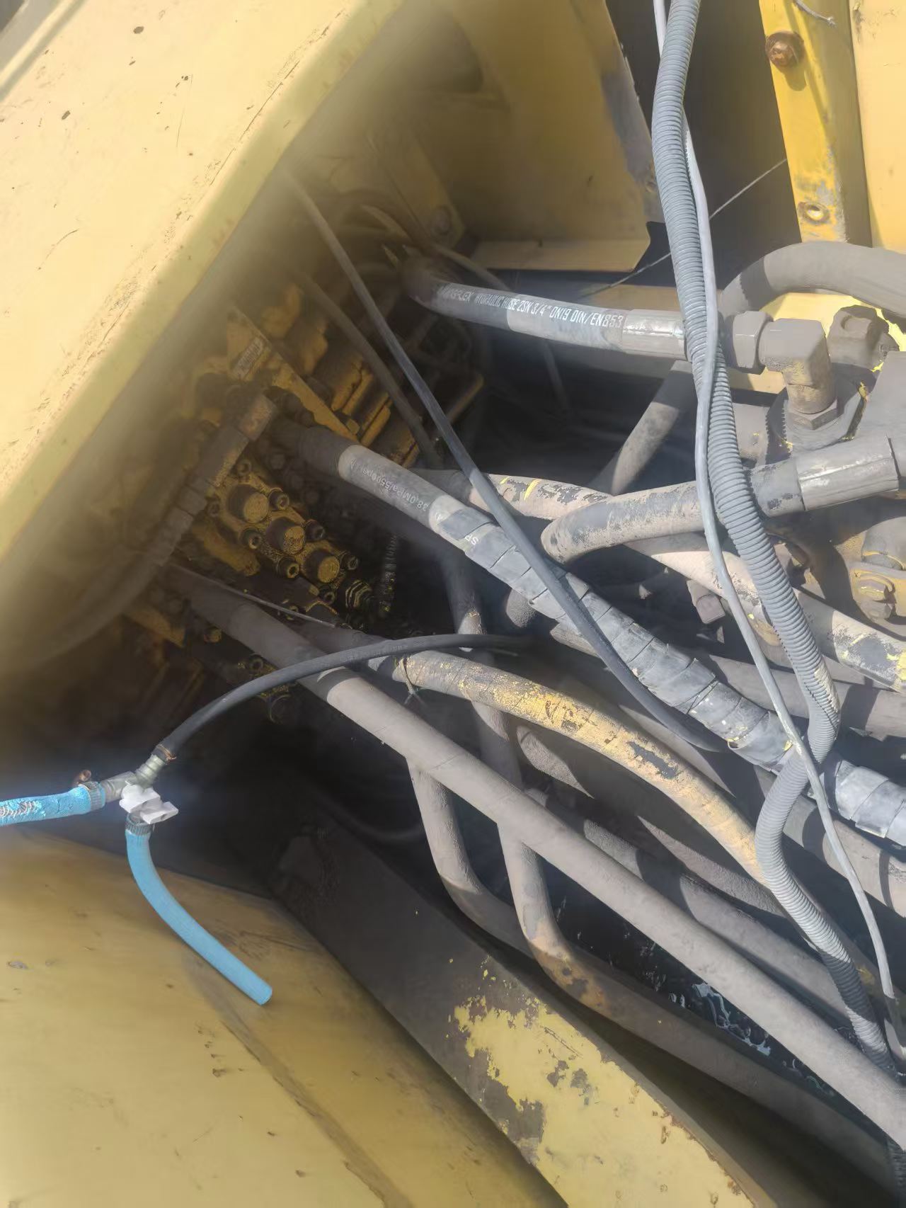 Buy Komatsu PC220-7 Used Excavator / 4