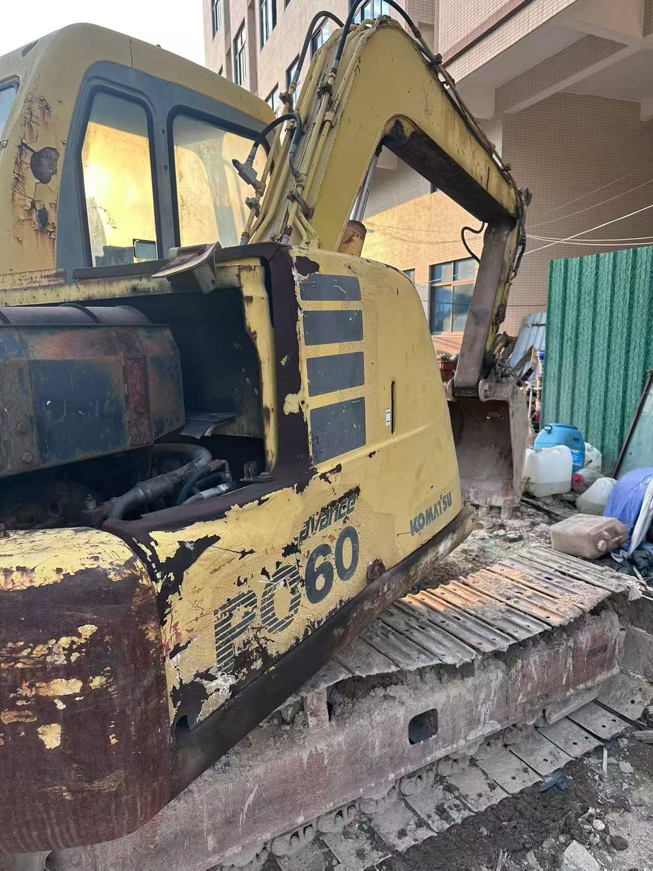 Buy Komatsu PC60-7 Used Excavator / 3