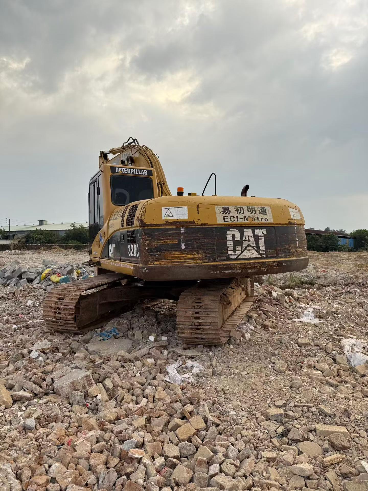 Buy Caterpillar 320C Used Excavator / 2