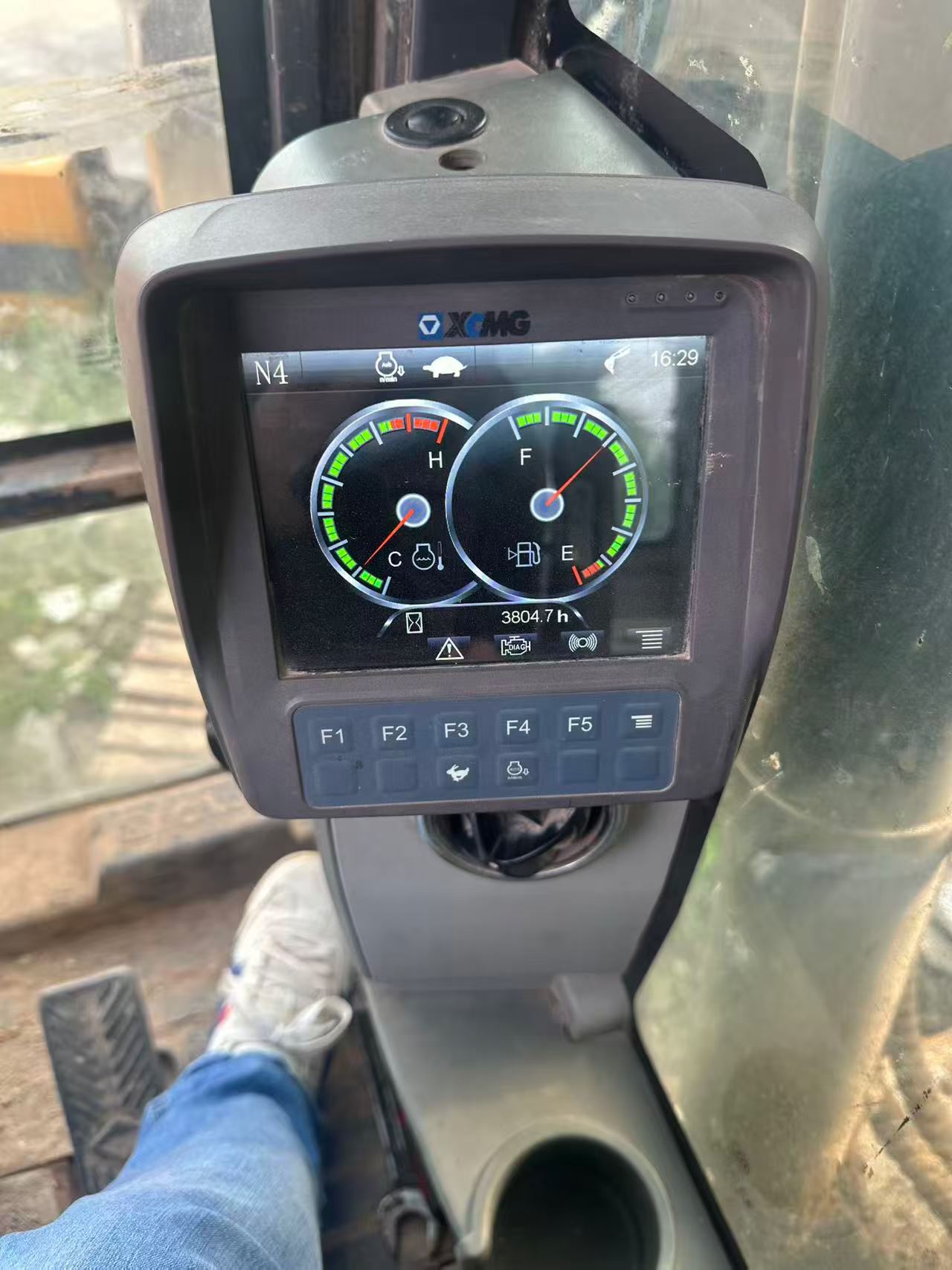 Buy XCMG XE135B Used Excavator / 4